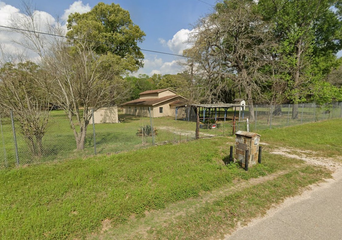 18357 Pickering Rd Property Photo 3