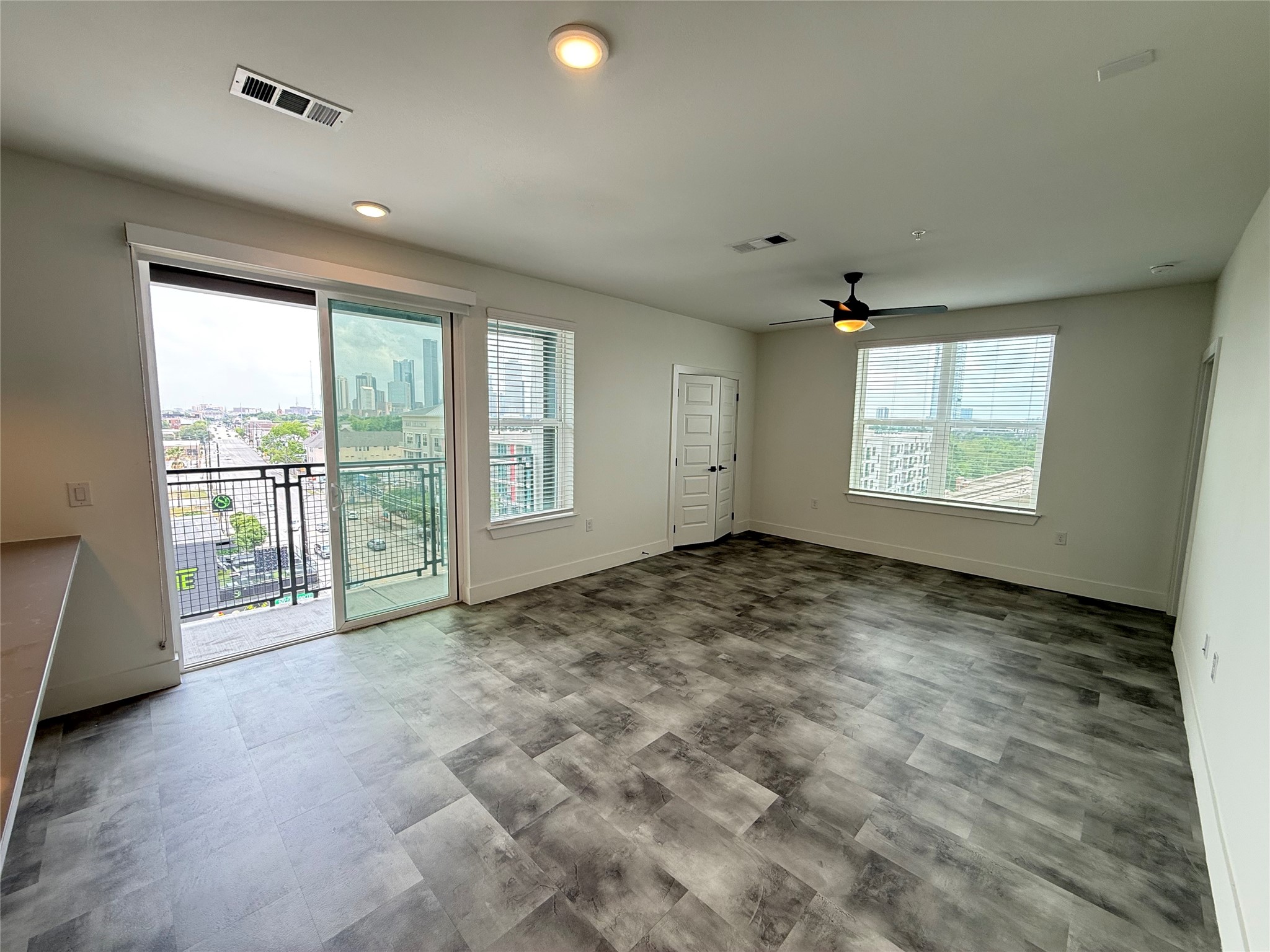 2520 Washington Ave B3 Property Photo 3