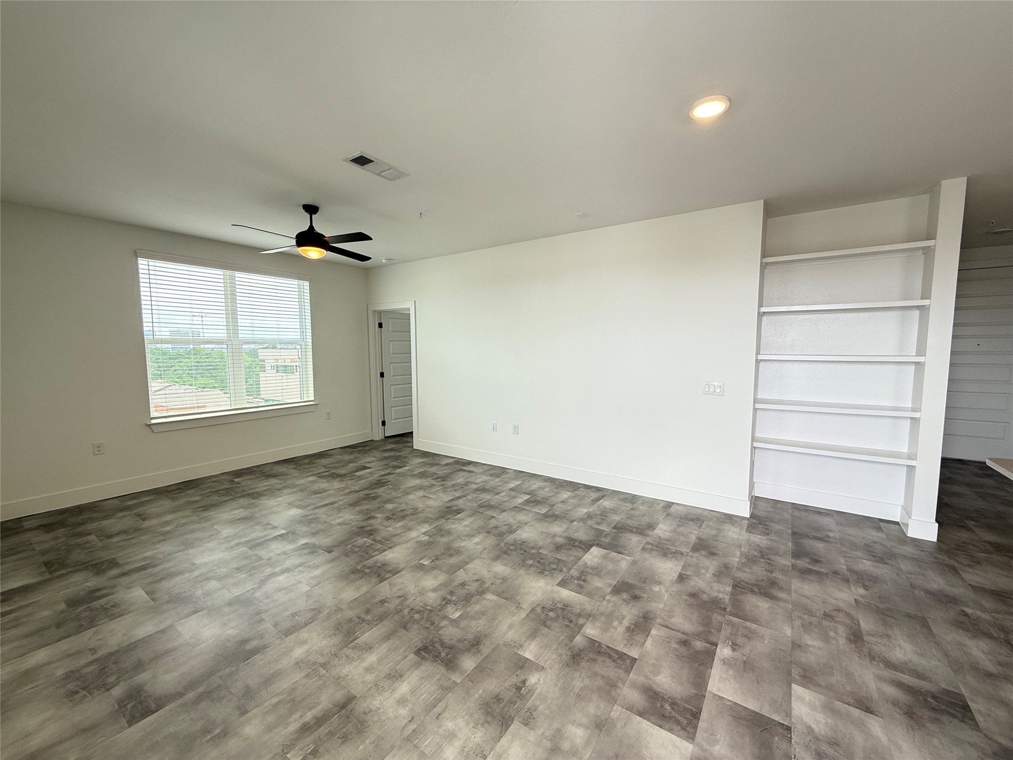 2520 Washington Ave B3 Property Photo 5