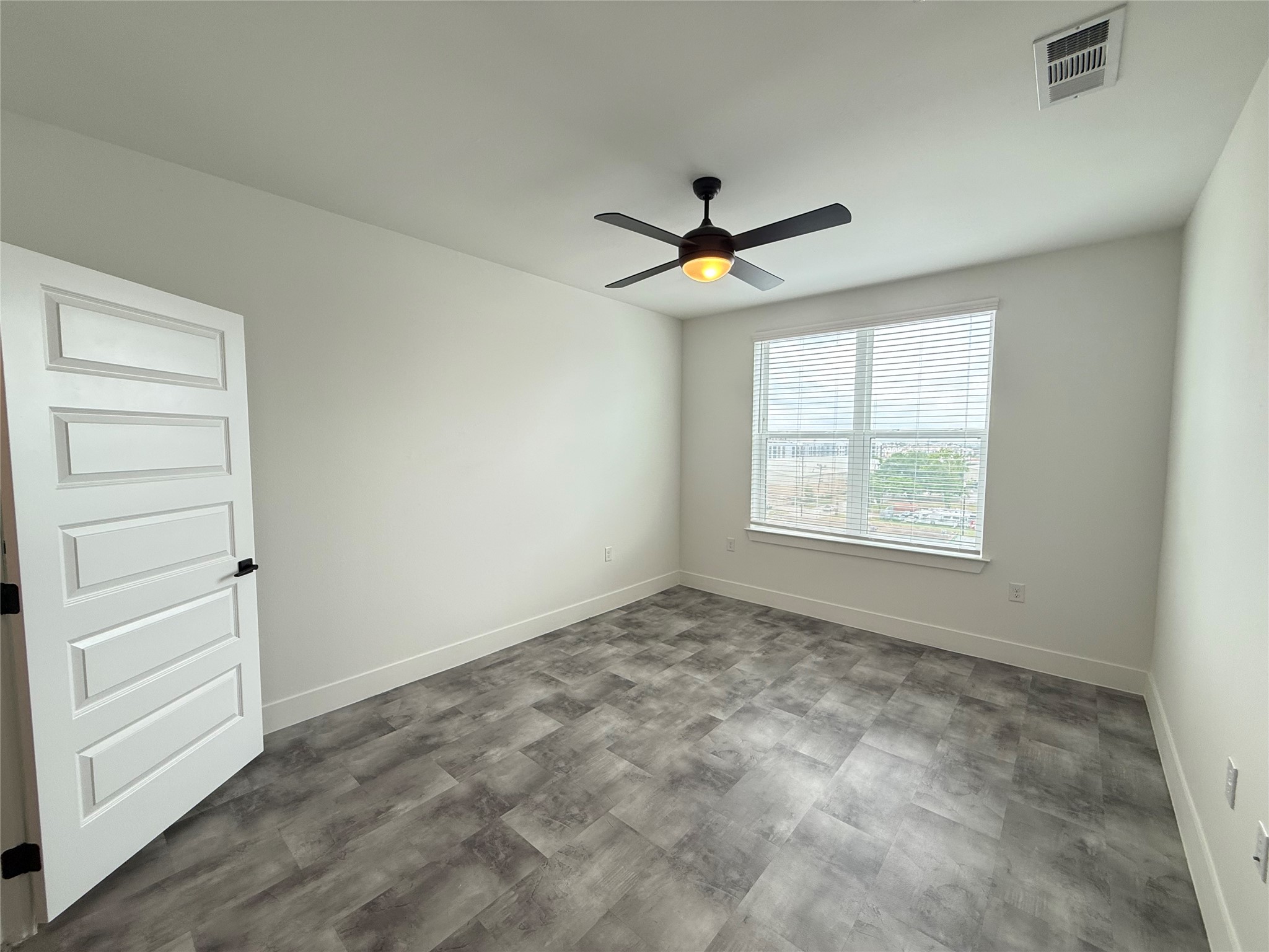 2520 Washington Ave B3 Property Photo 7