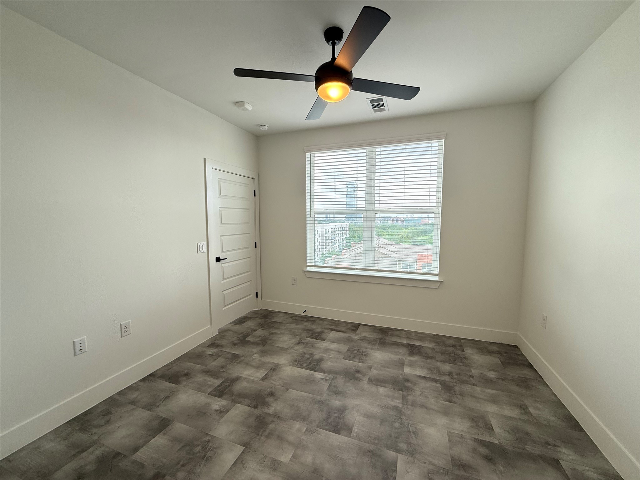 2520 Washington Ave B3 Property Photo 10