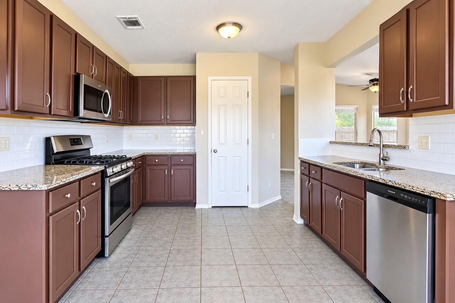 5007 Chase Mountain Drive Property Photo 11