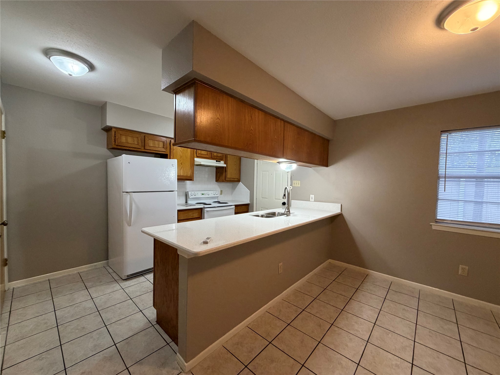1037 N Chenango Street Property Photo 4