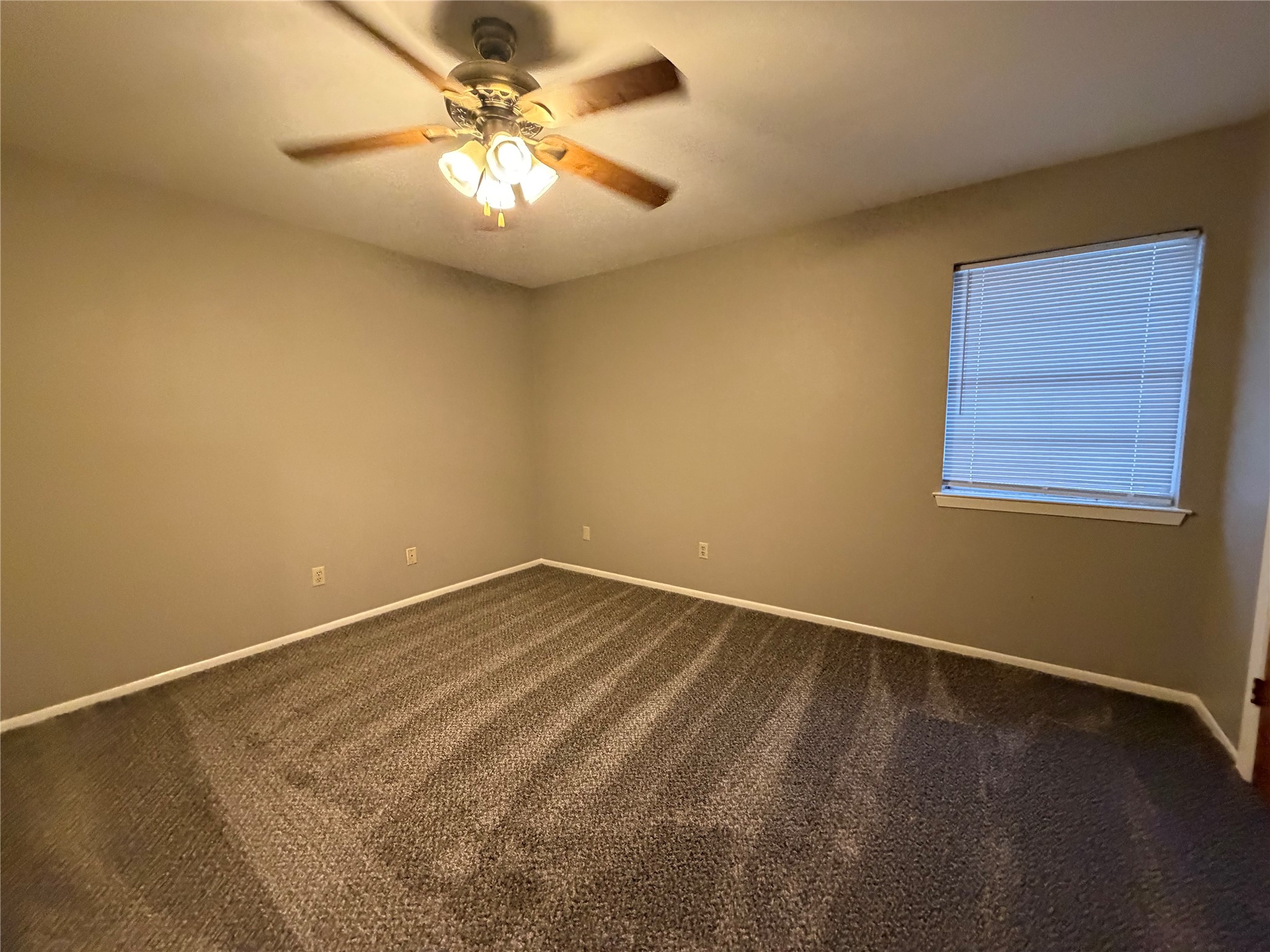 1037 N Chenango Street Property Photo 6