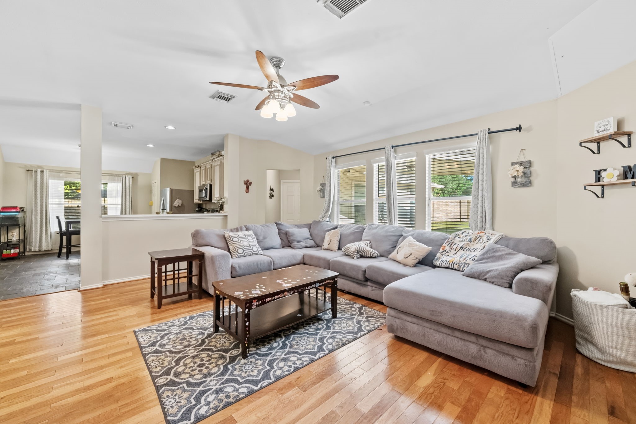 12819 Blanca Springs Way Property Photo 3