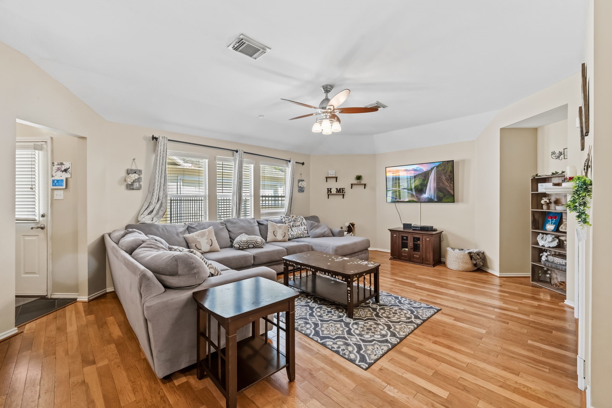 12819 Blanca Springs Way Property Photo 4