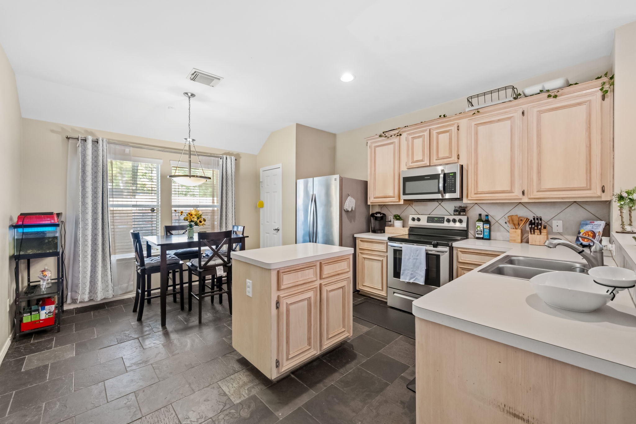 12819 Blanca Springs Way Property Photo 6