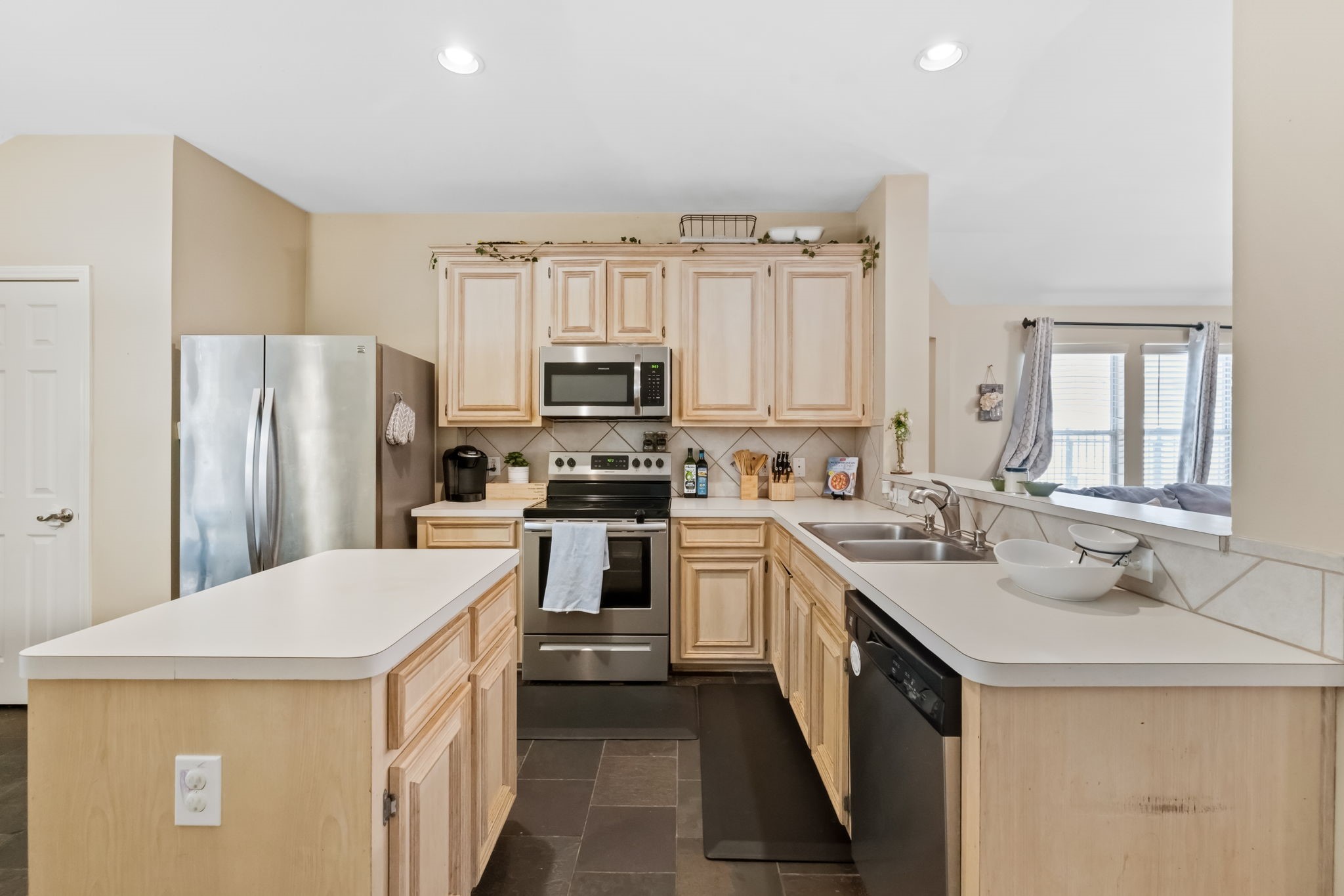 12819 Blanca Springs Way Property Photo 8
