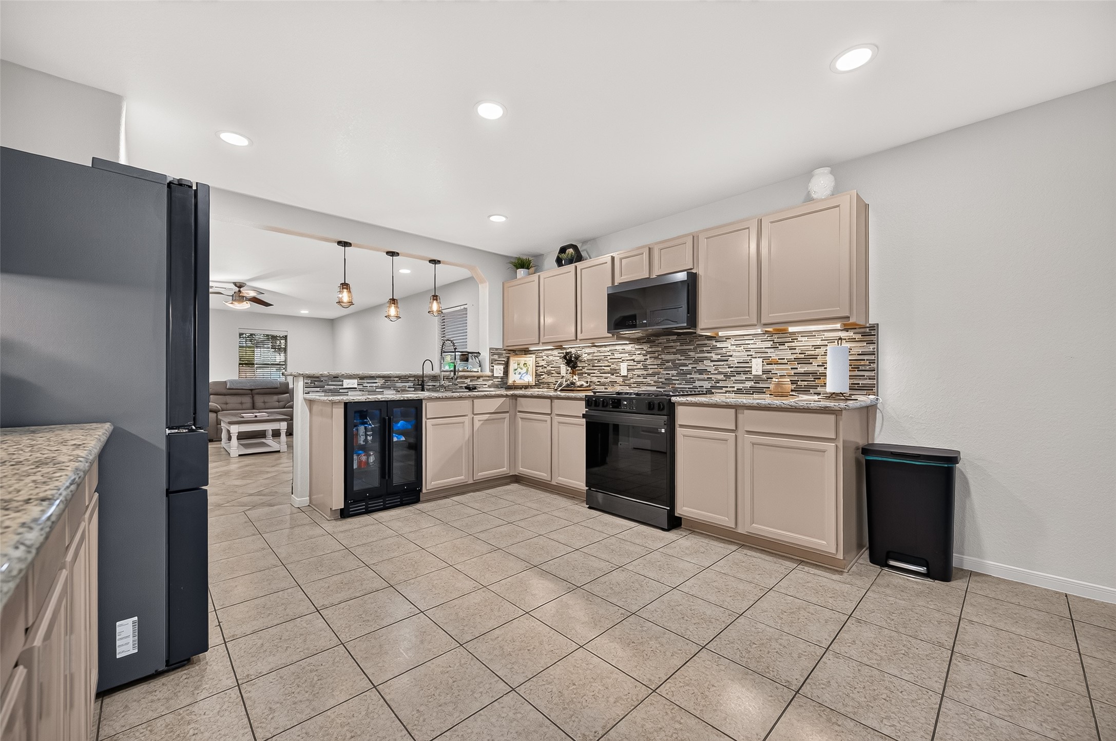 9219 Summer Valley Lane Property Photo 4
