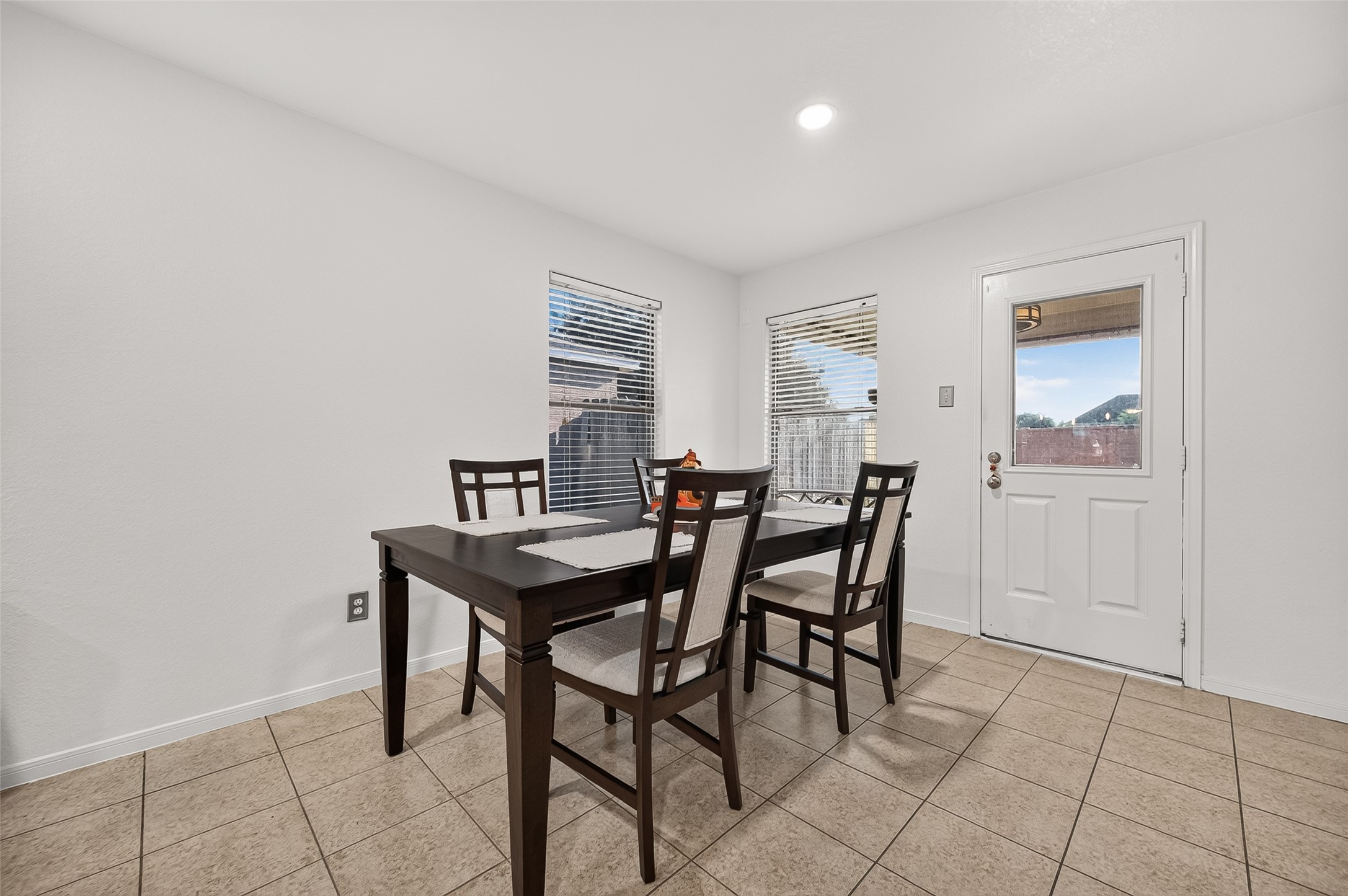 9219 Summer Valley Lane Property Photo 10