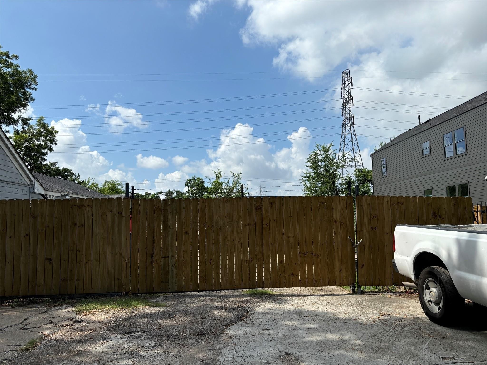 220 E 37th Street Property Photo 1