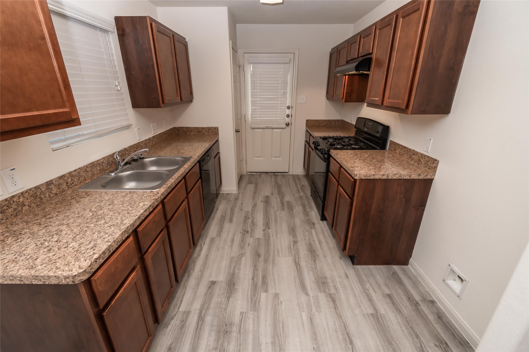 5731 Post Oak Manor Drive Property Photo 3