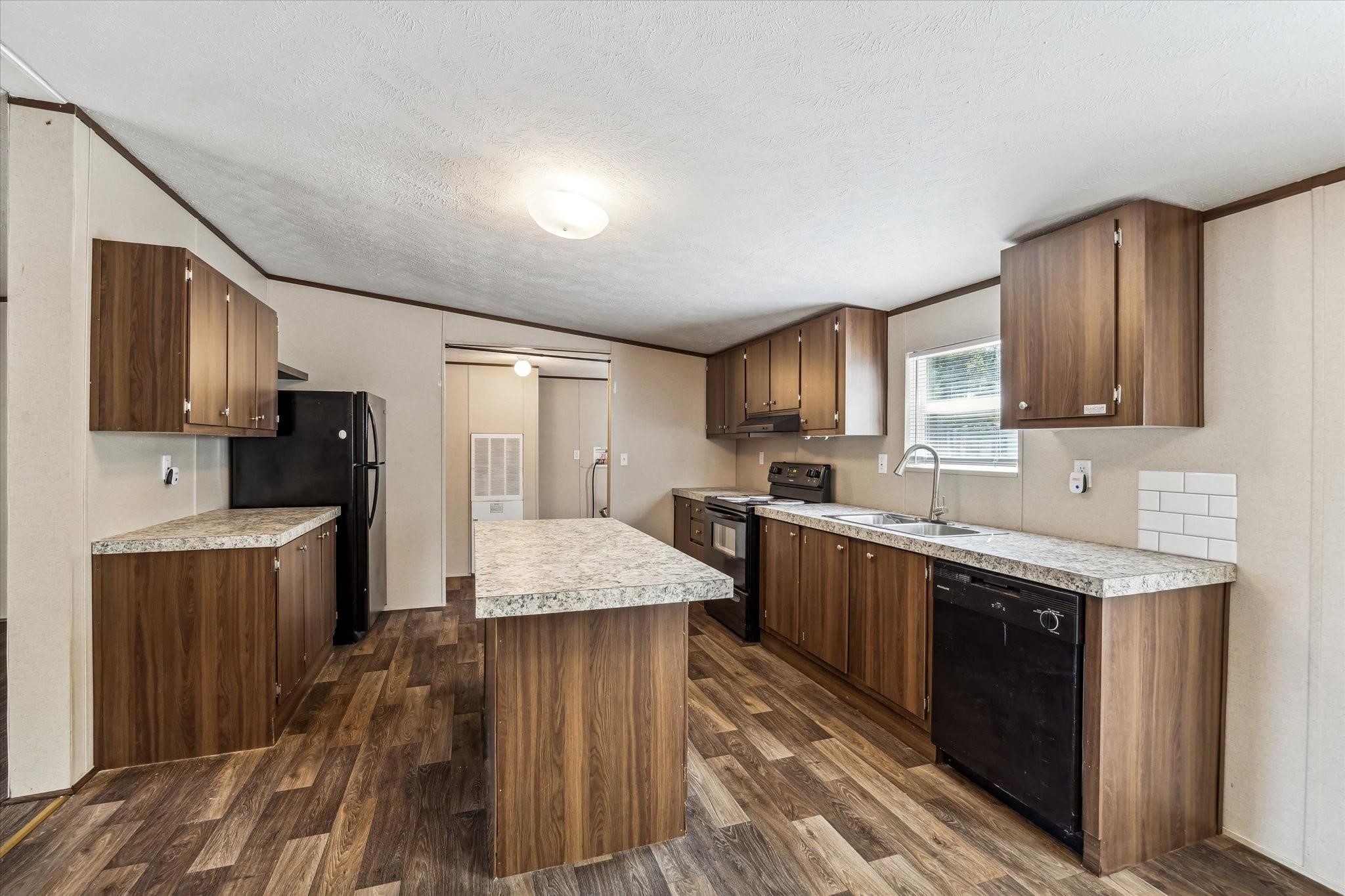 21144 Live Oak Property Photo 4