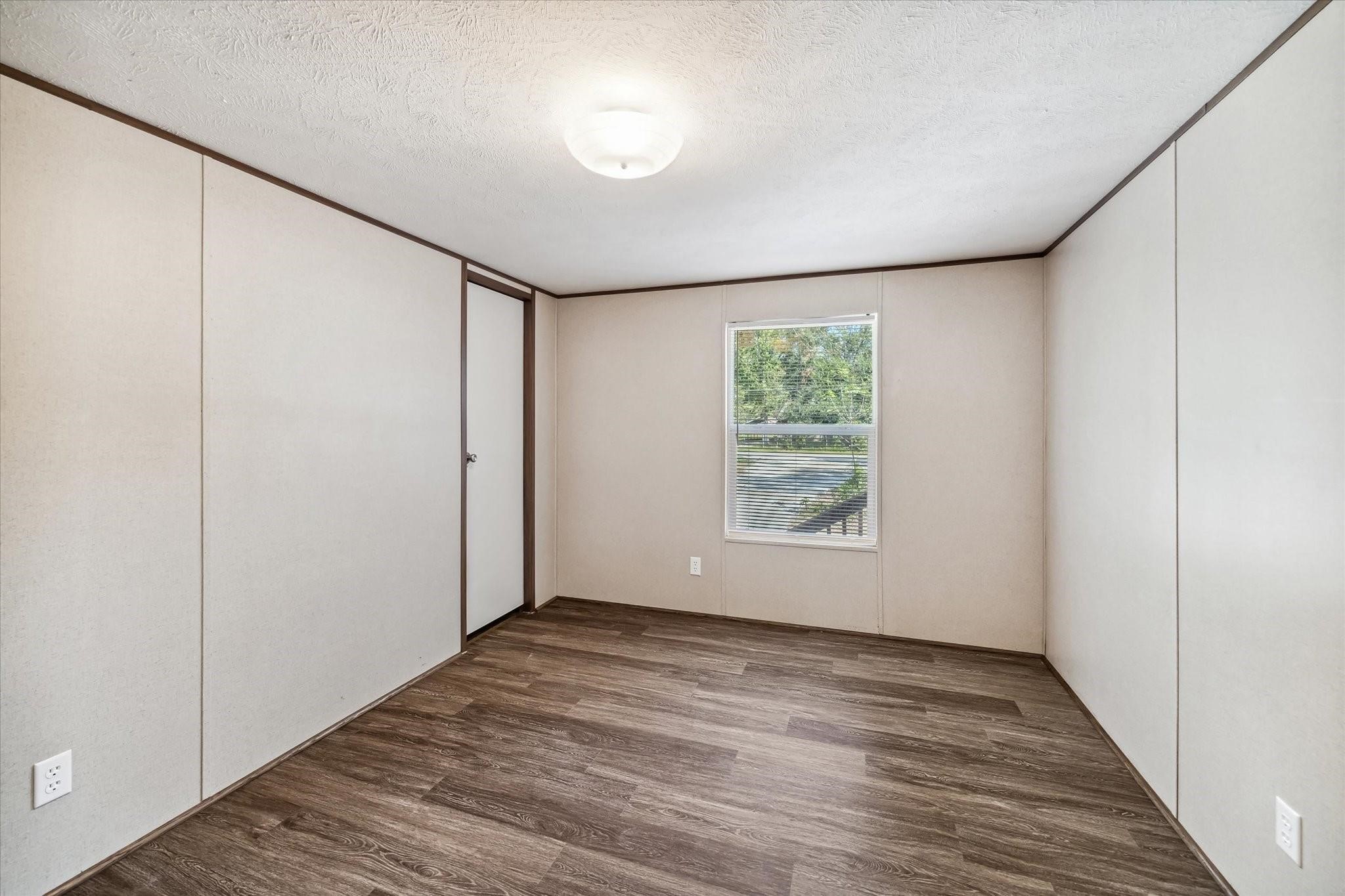 21144 Live Oak Property Photo 7