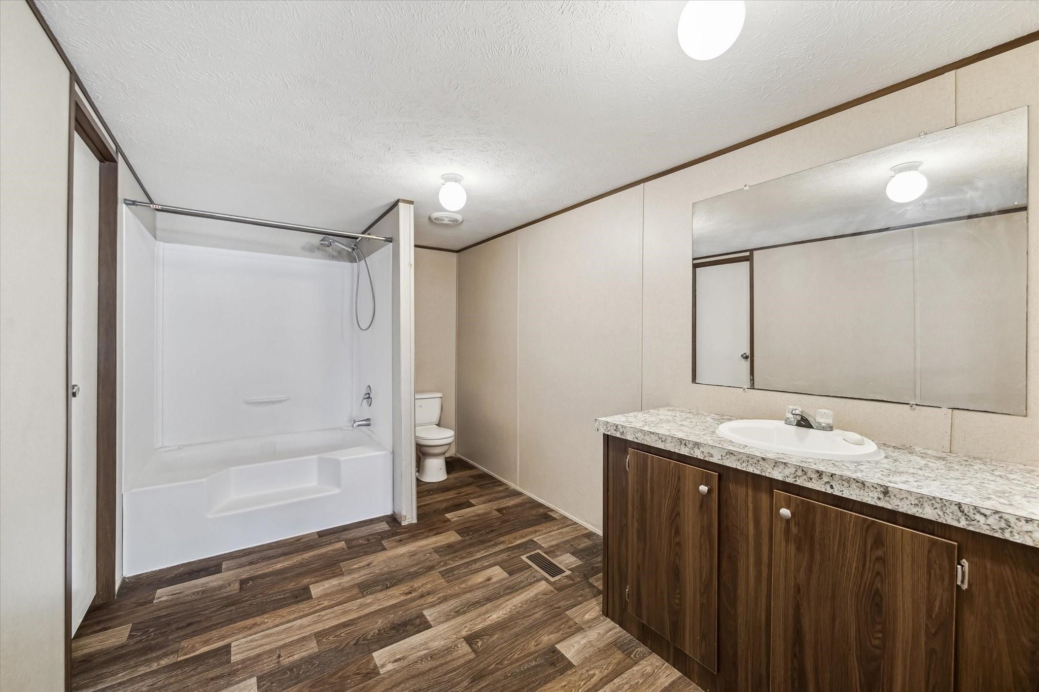21144 Live Oak Property Photo 9