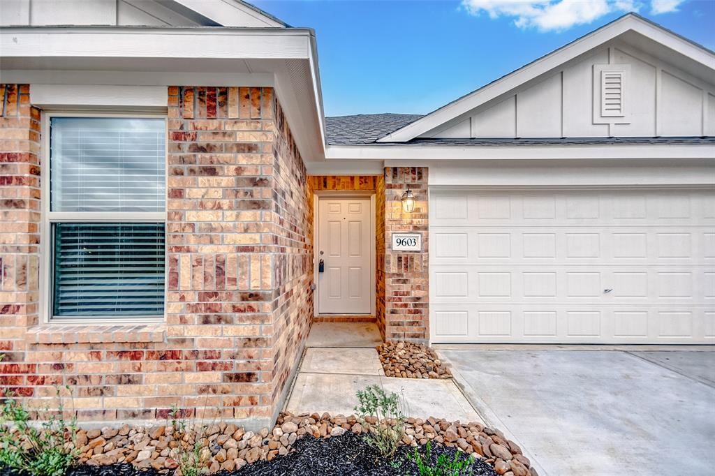 9603 Fulvetta Briar Court Property Photo 2