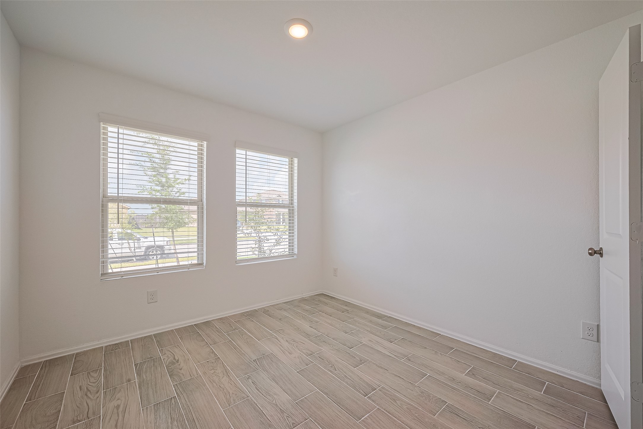 9603 Fulvetta Briar Court Property Photo 16