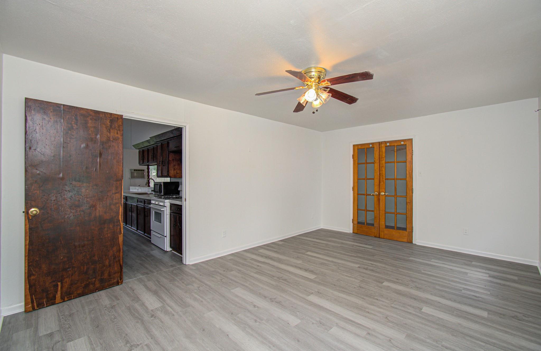 809 Collins Street Property Photo 4