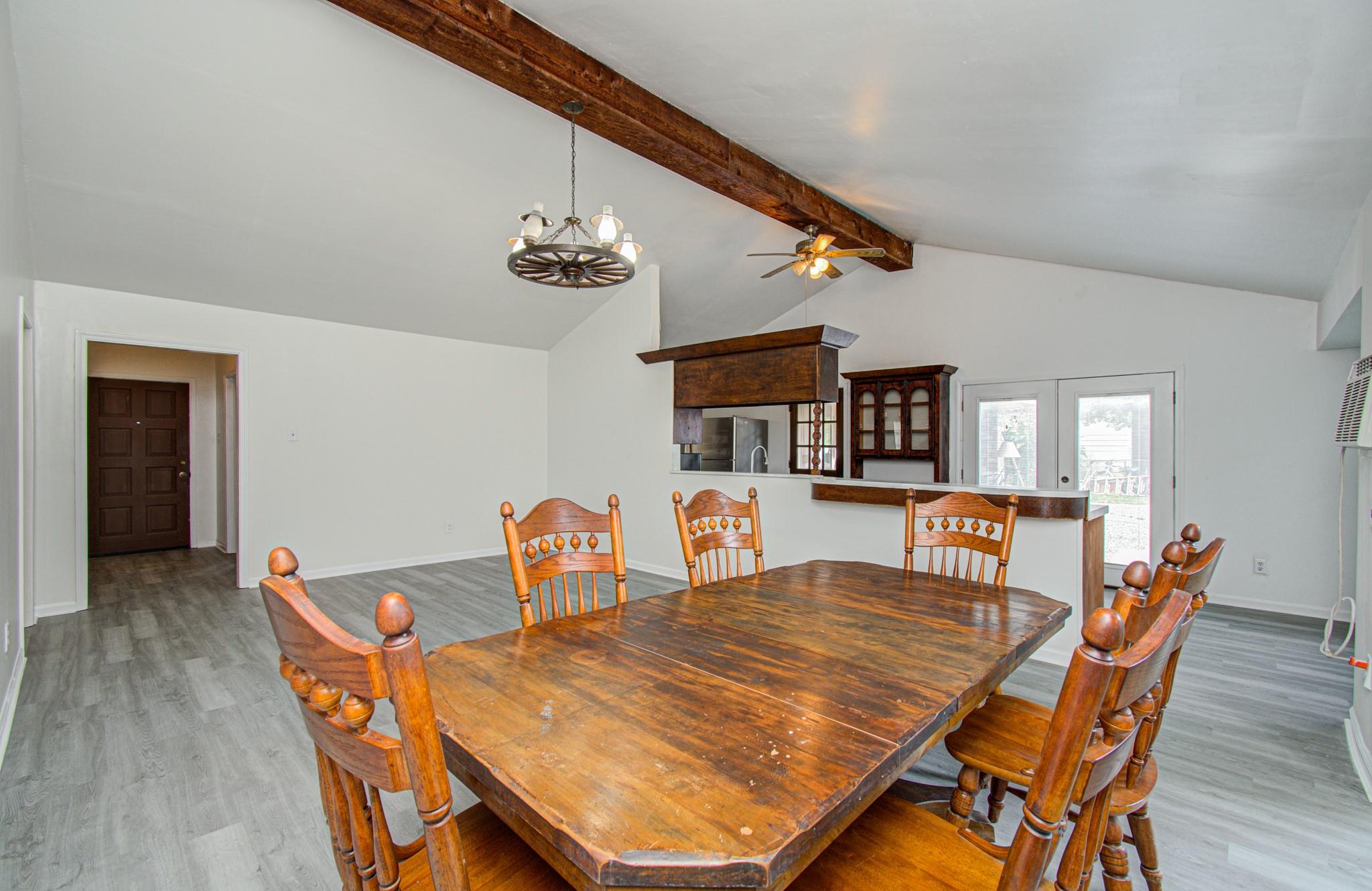809 Collins Street Property Photo 7