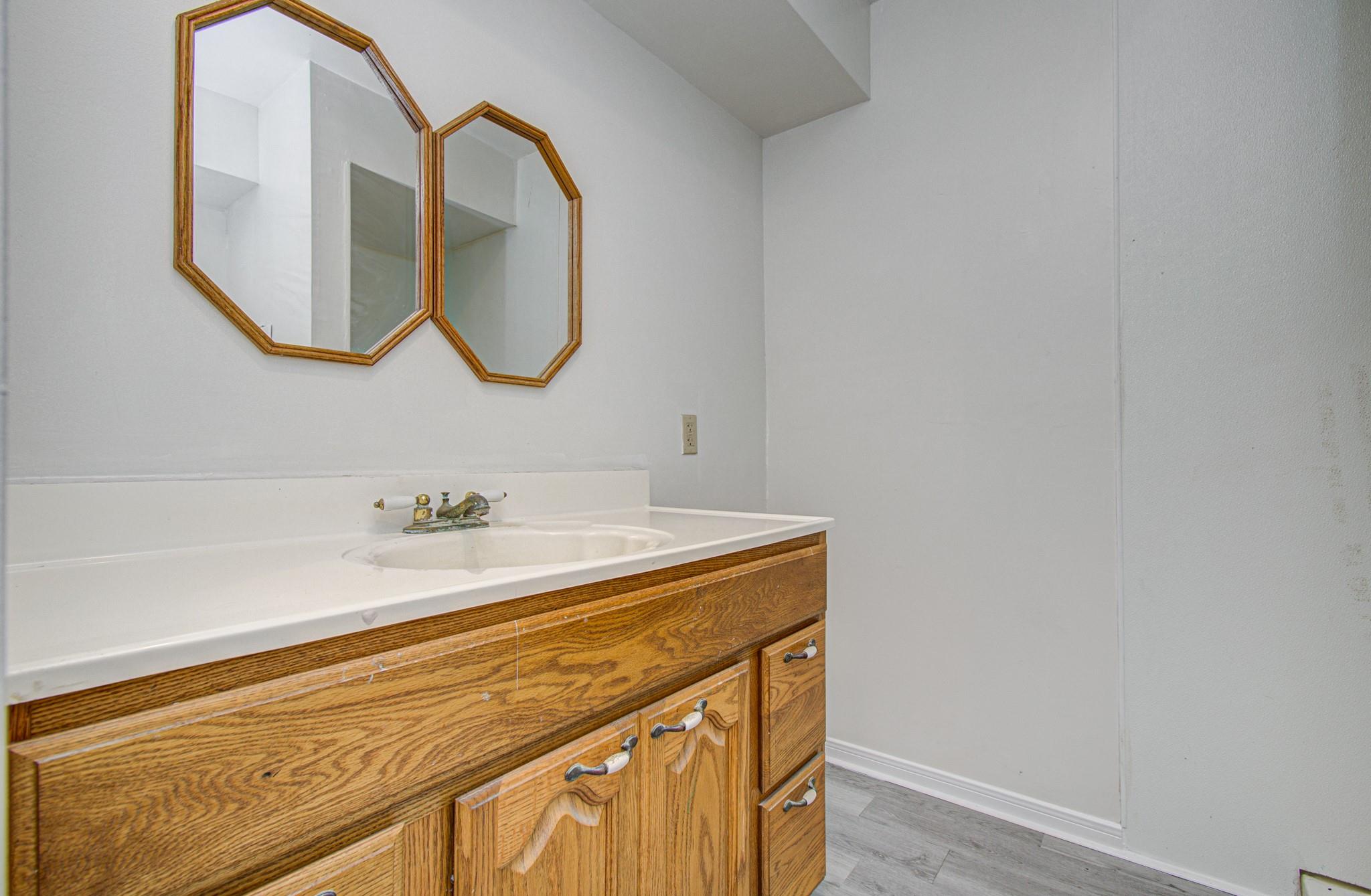 809 Collins Street Property Photo 15