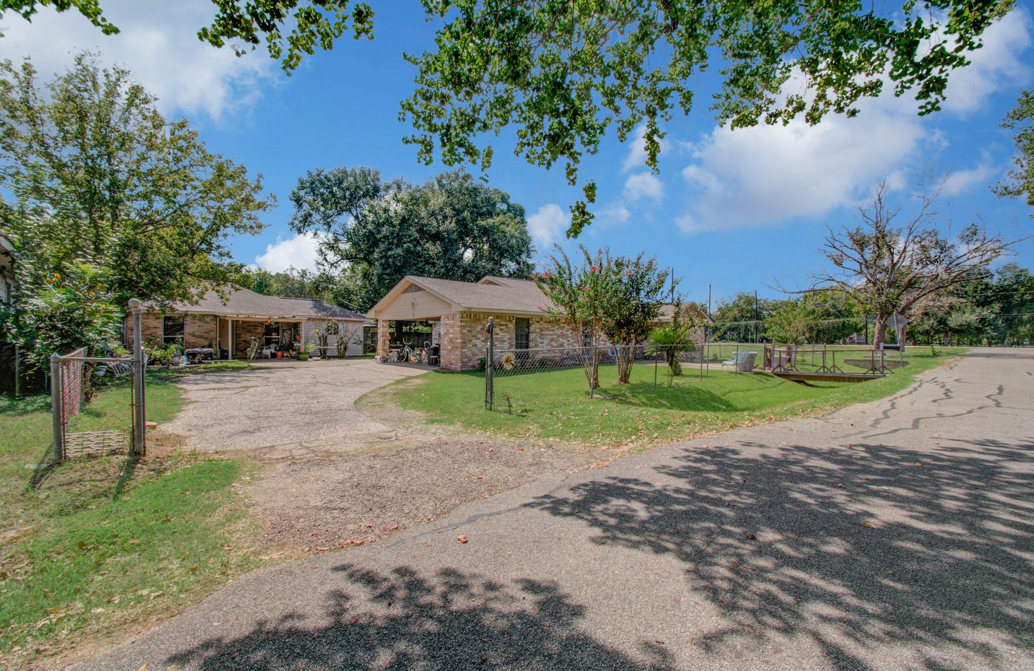 809 Collins Street Property Photo 28