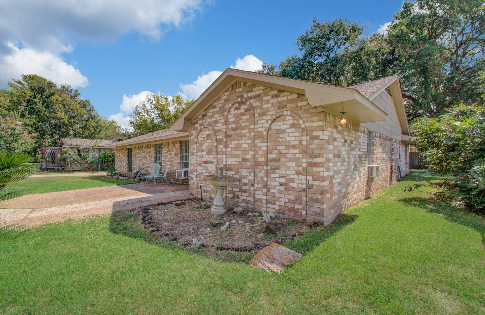 809 Collins Street Property Photo 32