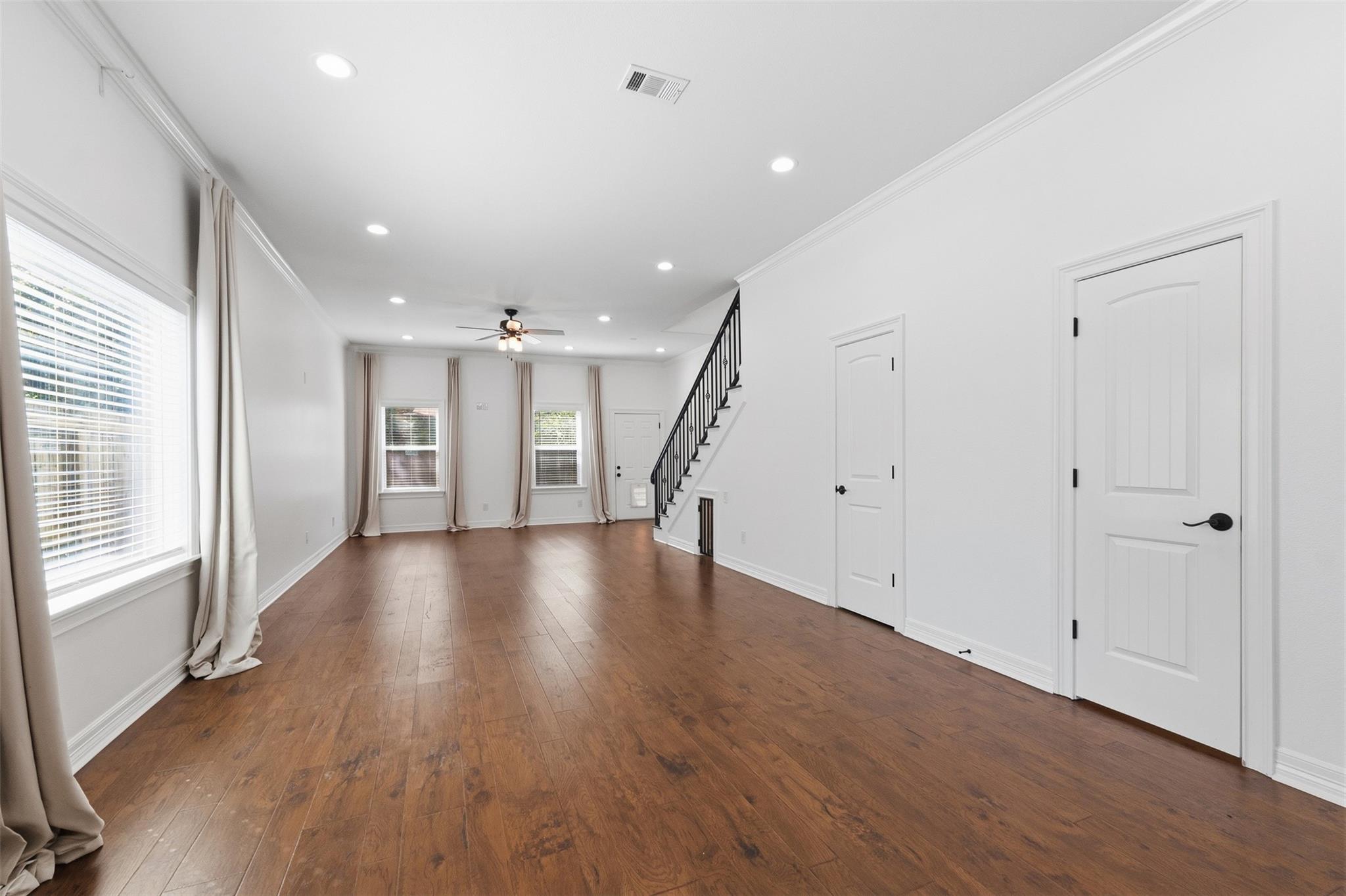 522 E 39th Street Property Photo 8