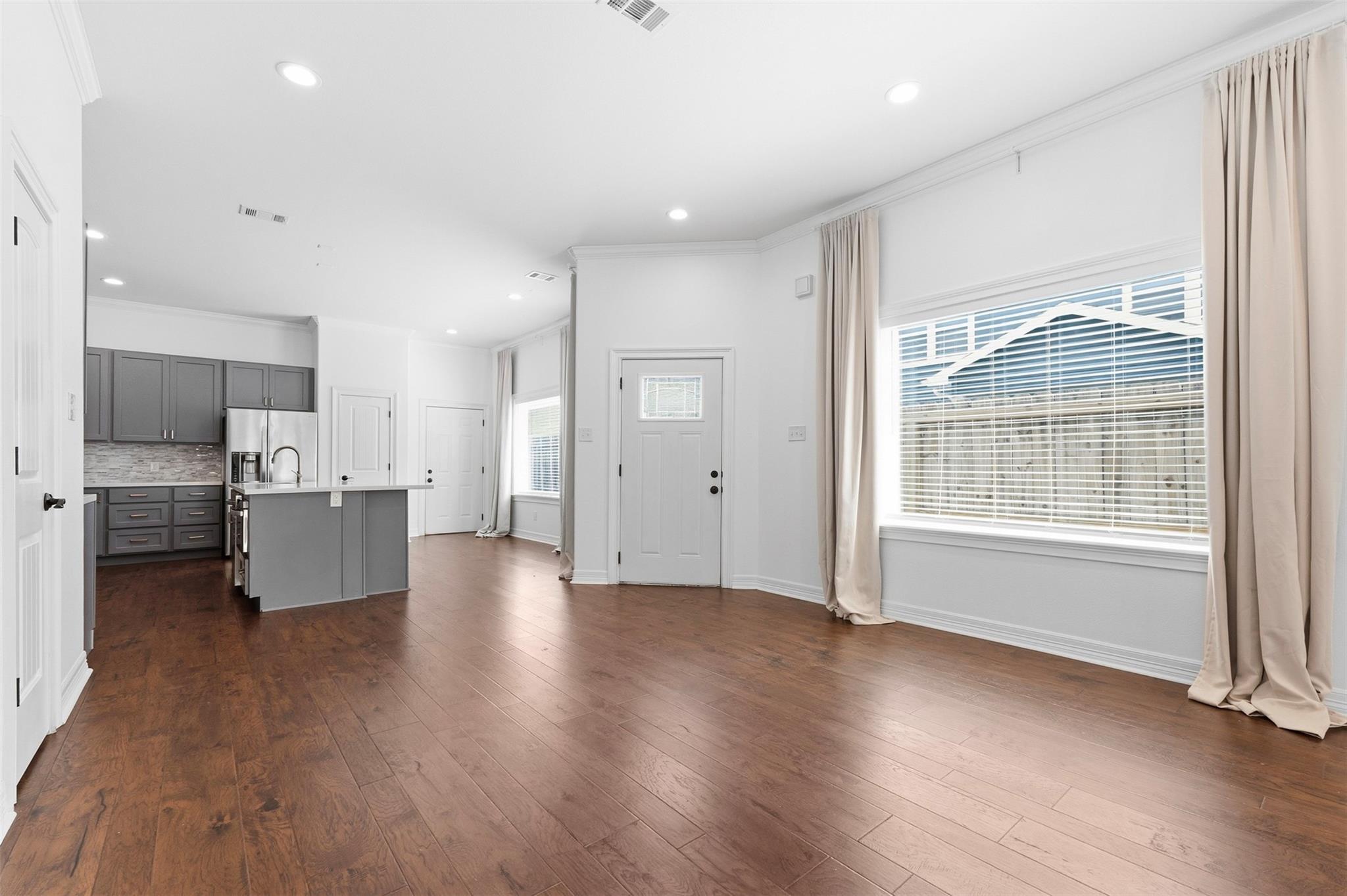 522 E 39th Street Property Photo 11