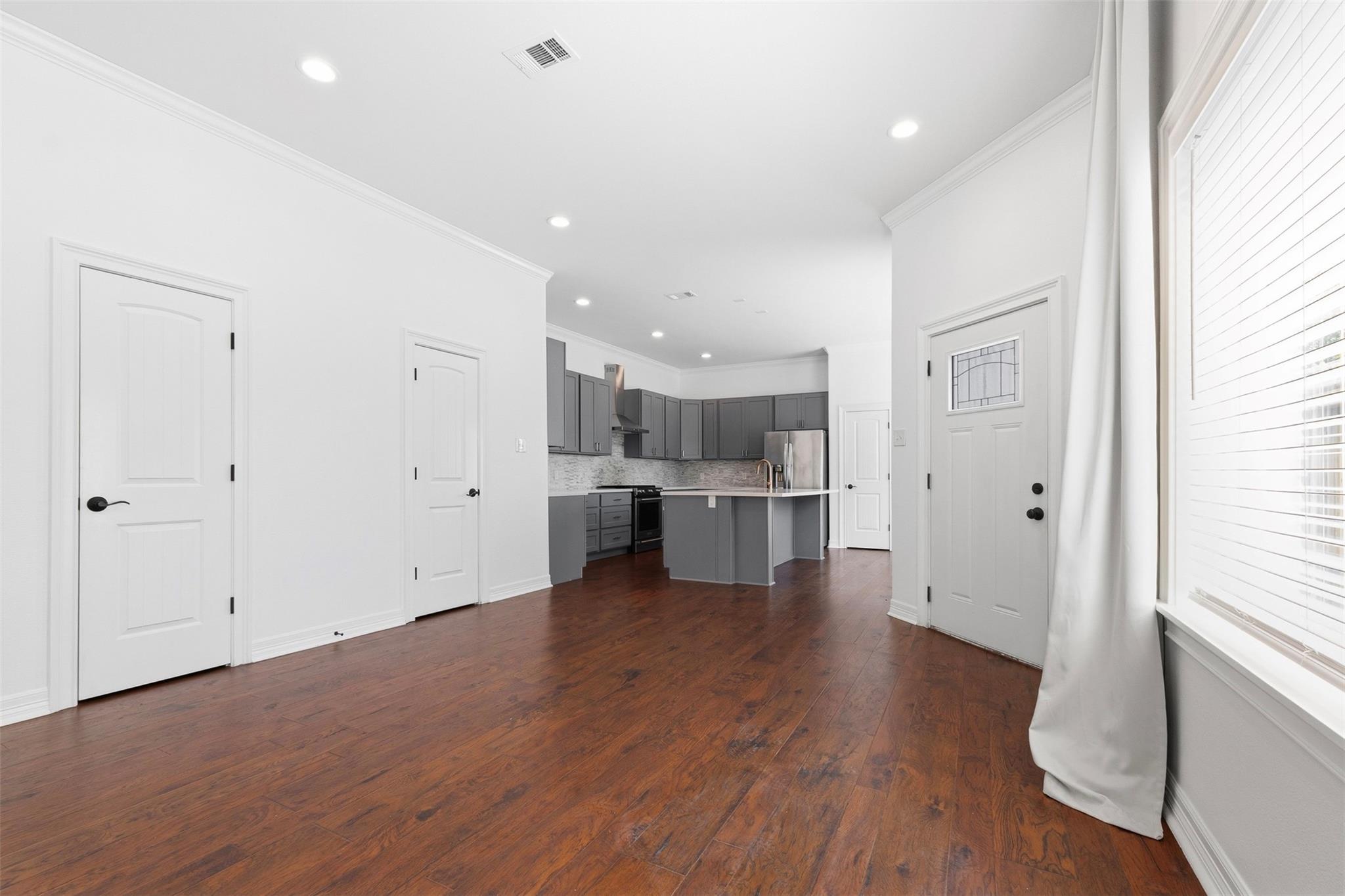 522 E 39th Street Property Photo 13