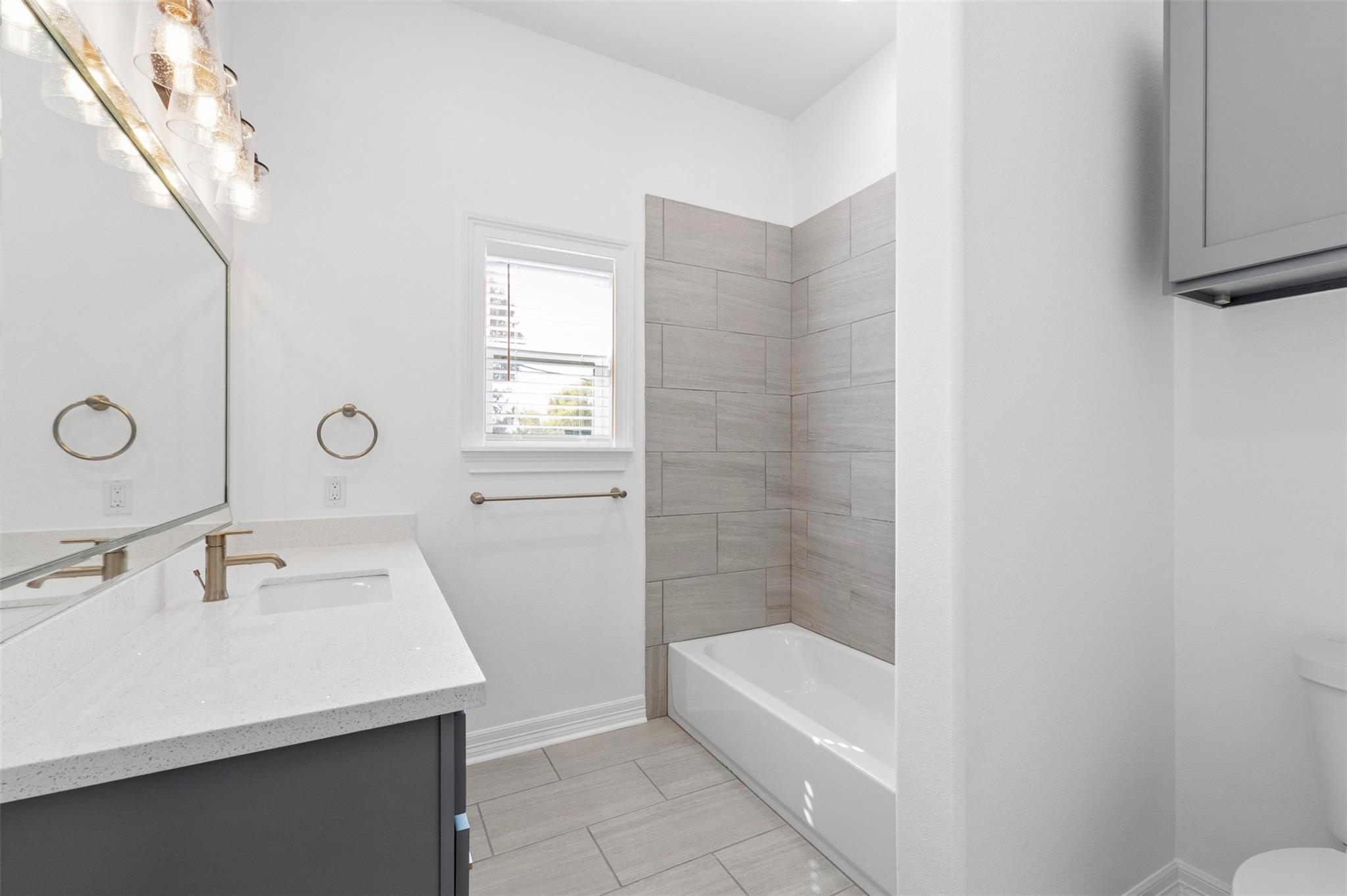 522 E 39th Street Property Photo 41