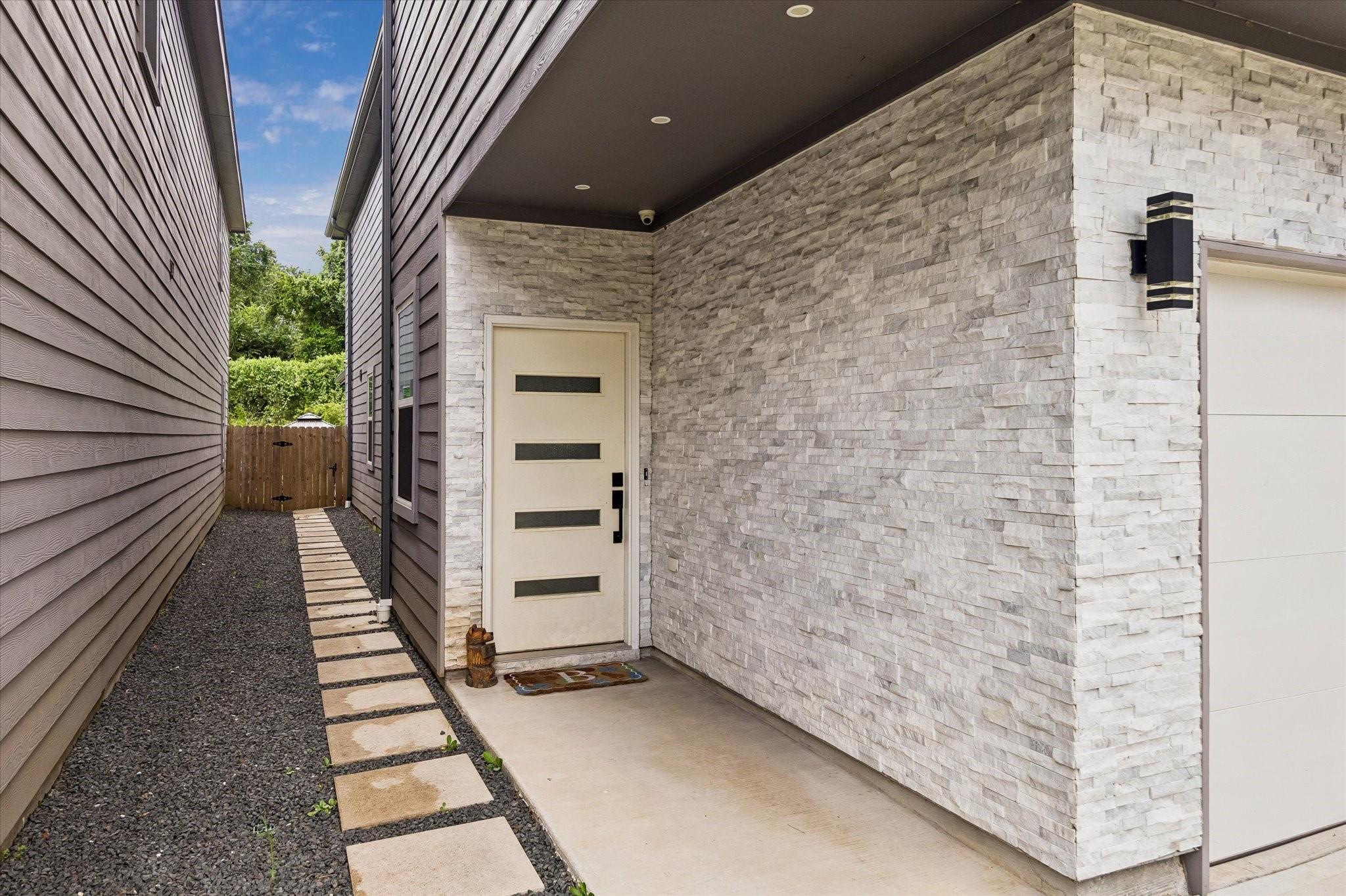 1116 Bennington Street, Houston Tx 77022 Property Photo 2