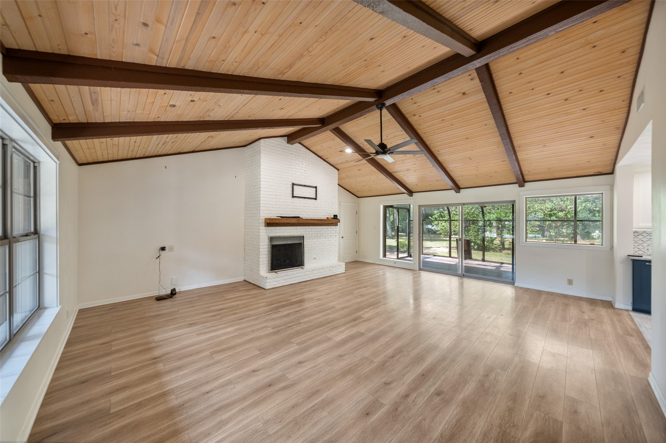 71 Hiwon Drive Property Photo 4