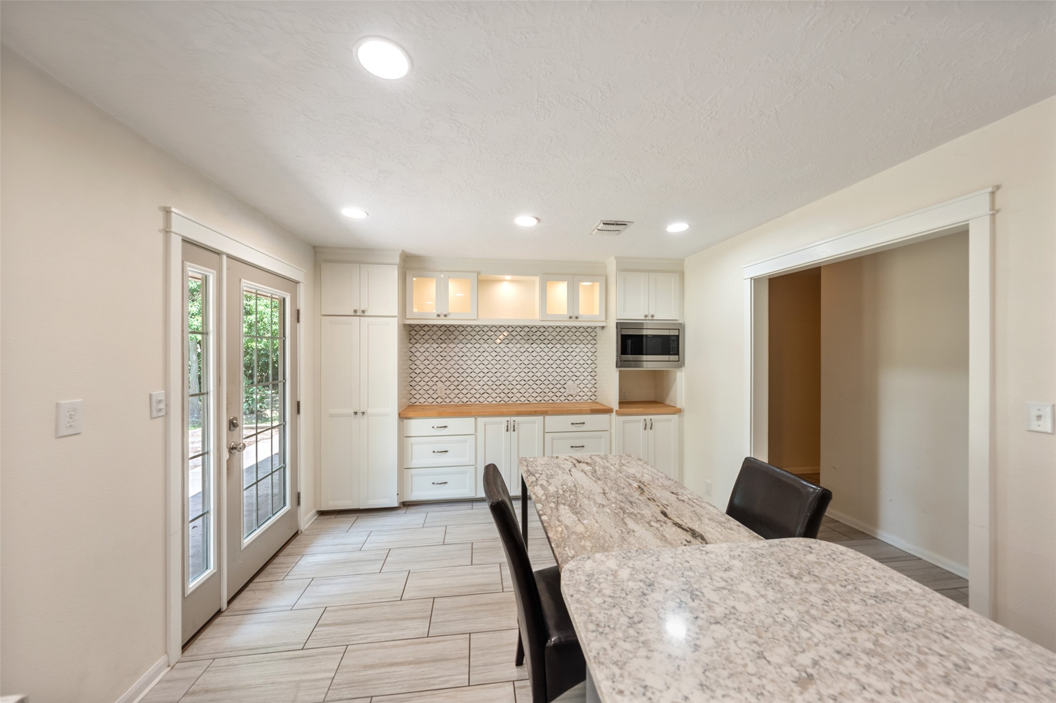 71 Hiwon Drive Property Photo 11