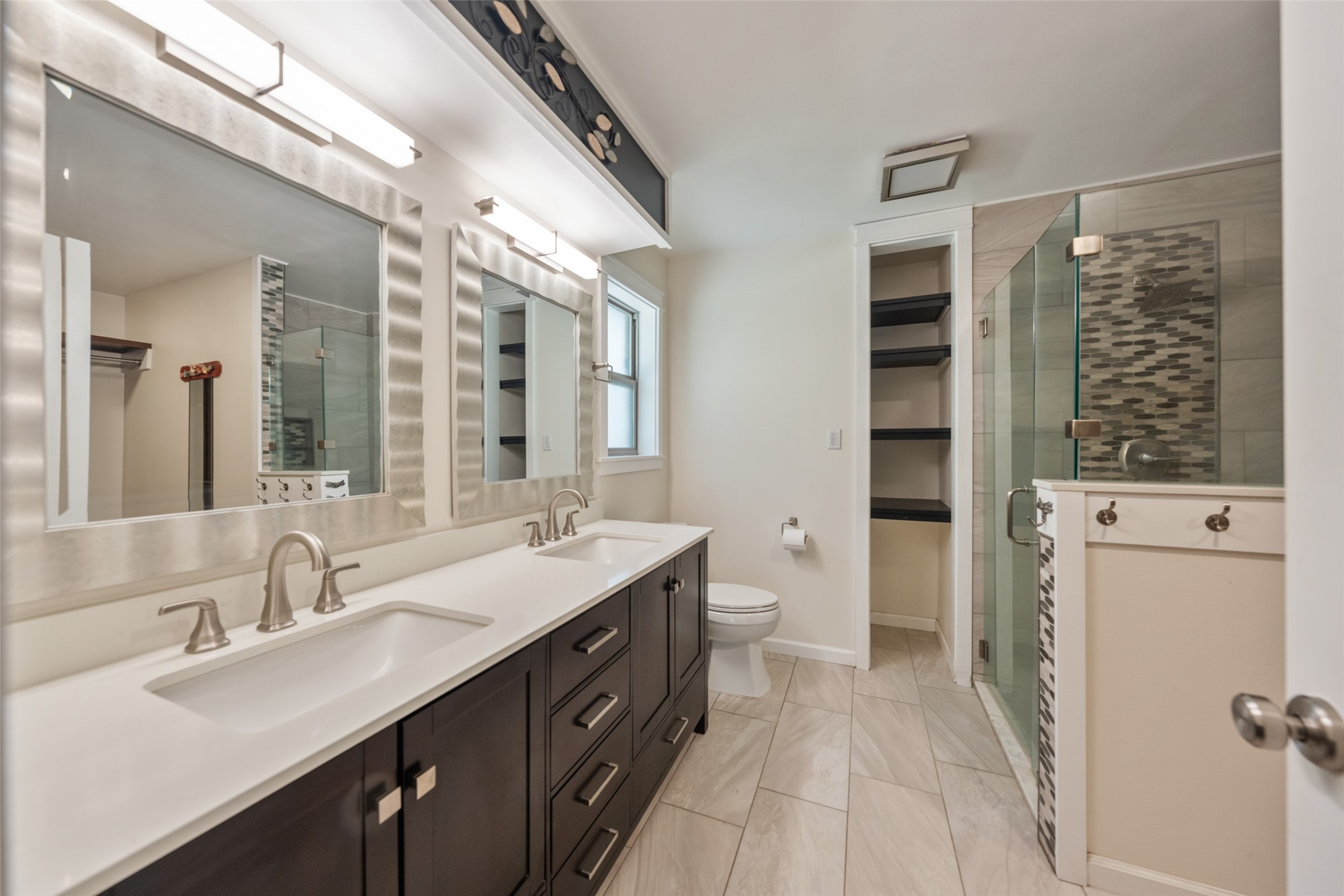 71 Hiwon Drive Property Photo 14