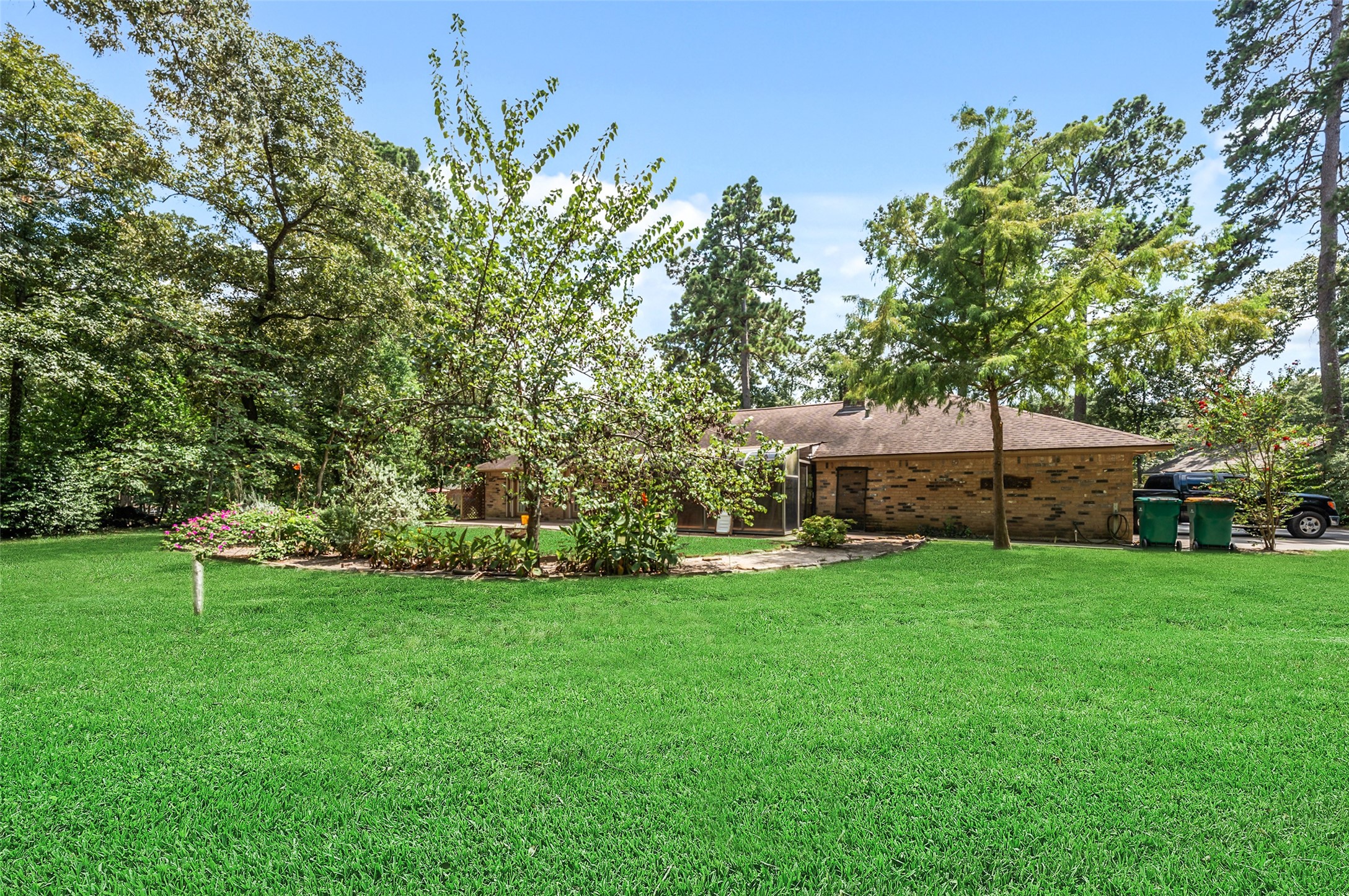 71 Hiwon Drive Property Photo 38