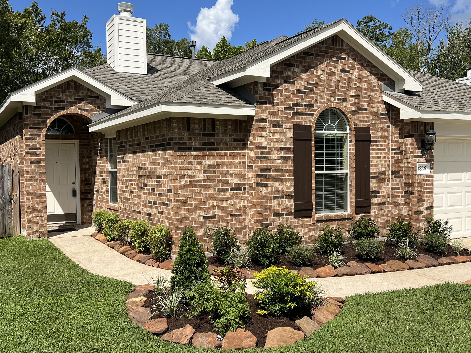 1826 Sherwood Forest Circle Property Photo 2