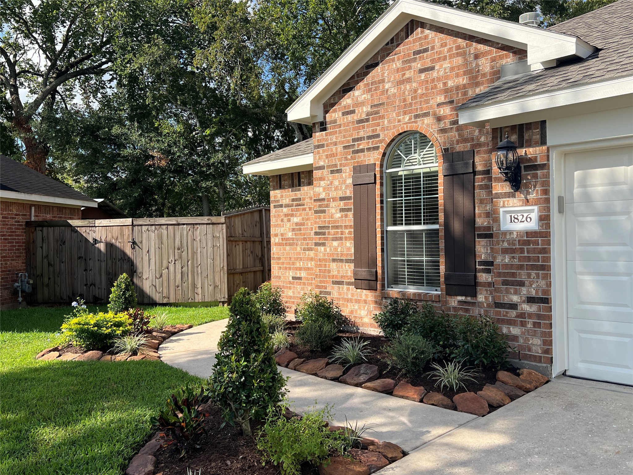 1826 Sherwood Forest Circle Property Photo 3