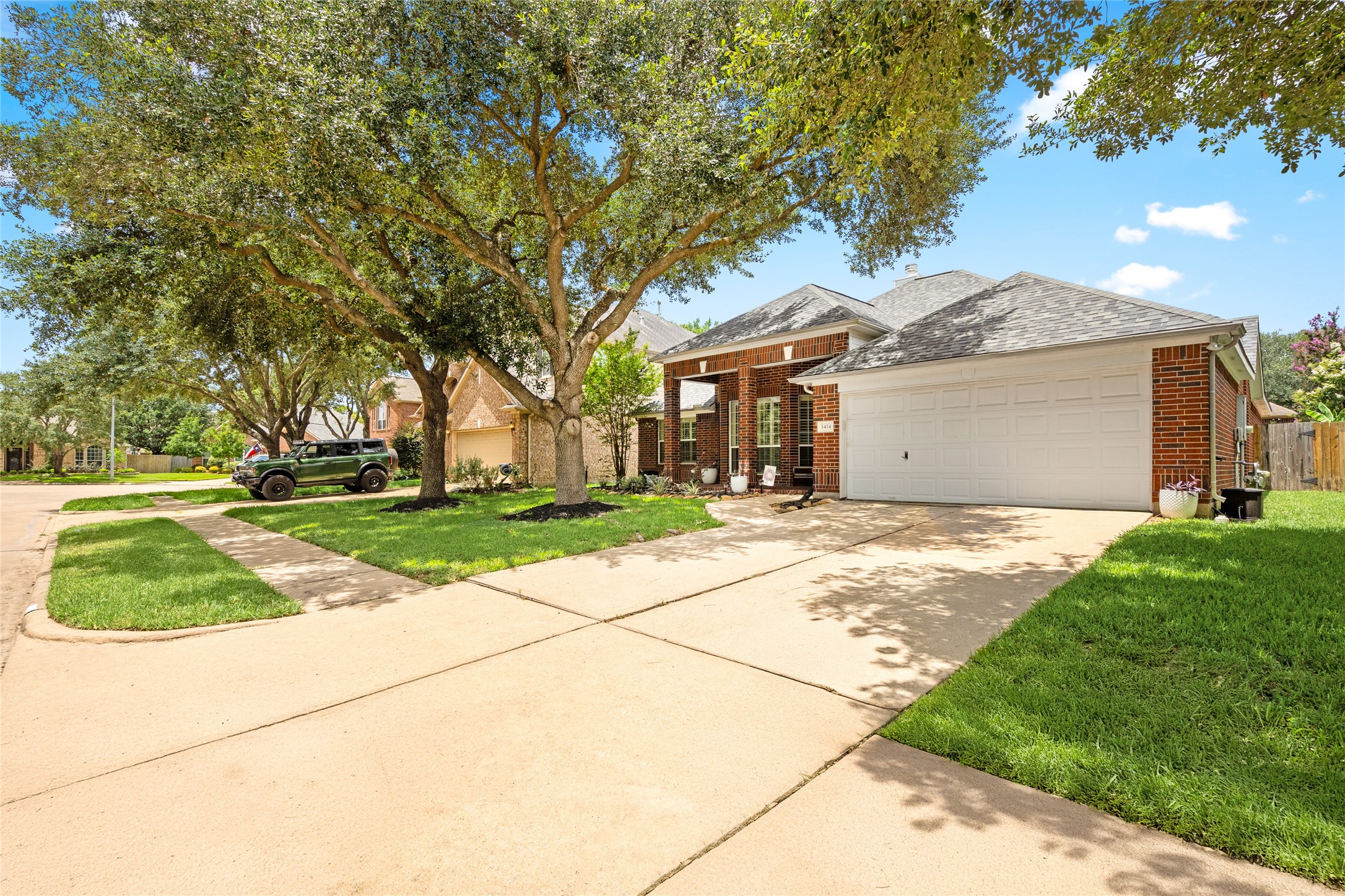 1414 Queens Bay Drive Property Photo 1