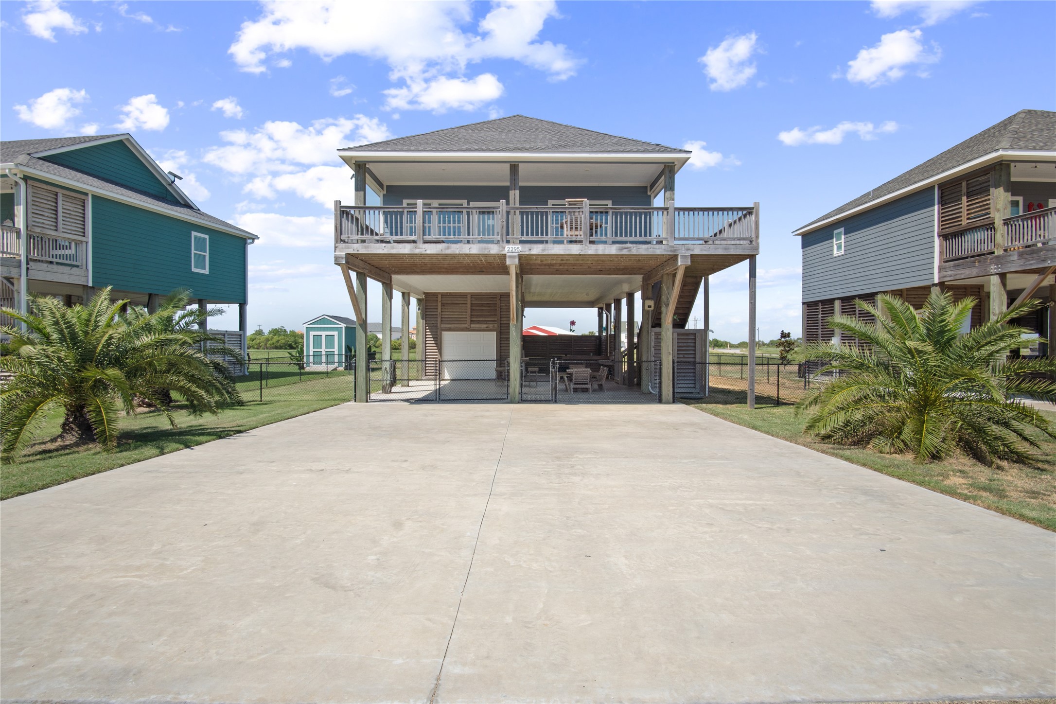 2295 Lobster Property Photo 1
