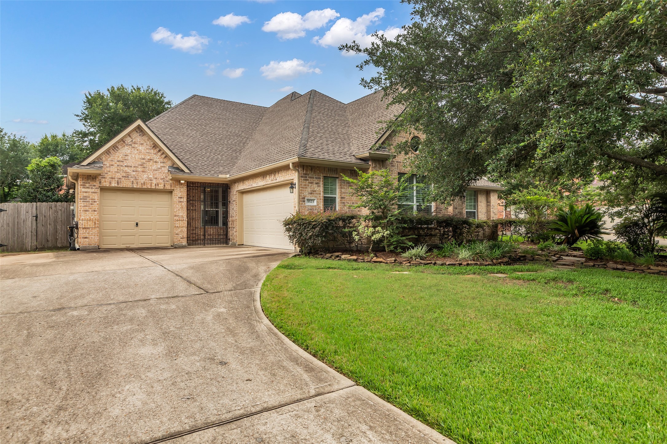 5523 Darschelle Drive Property Photo
