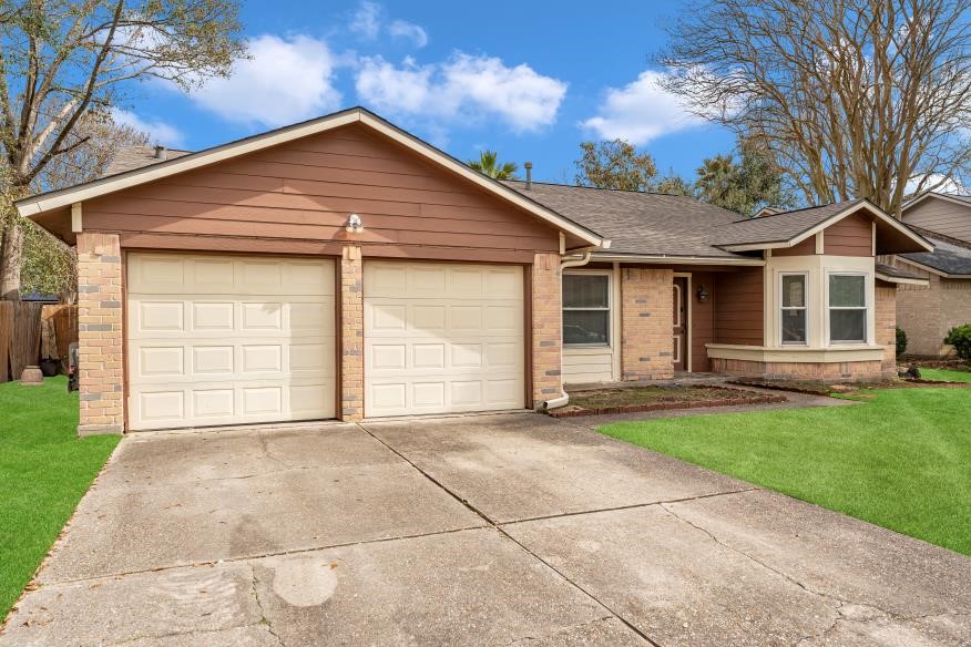 16414 N Cross Drive Property Photo 1
