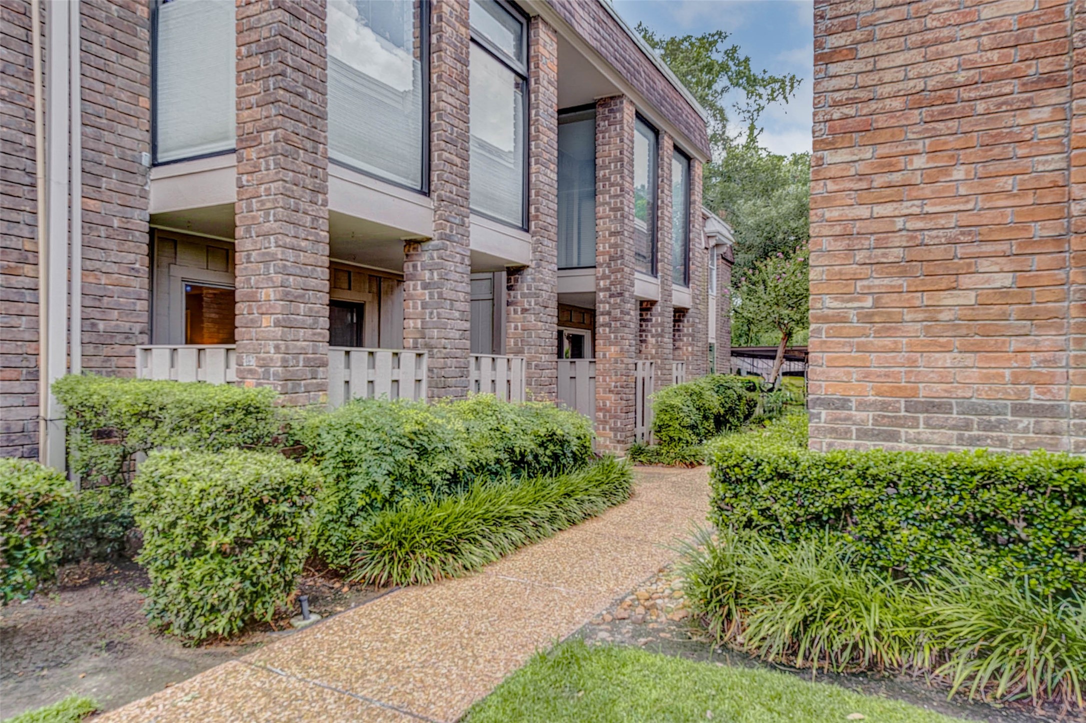 7555 Katy Freeway 55 Property Photo 1