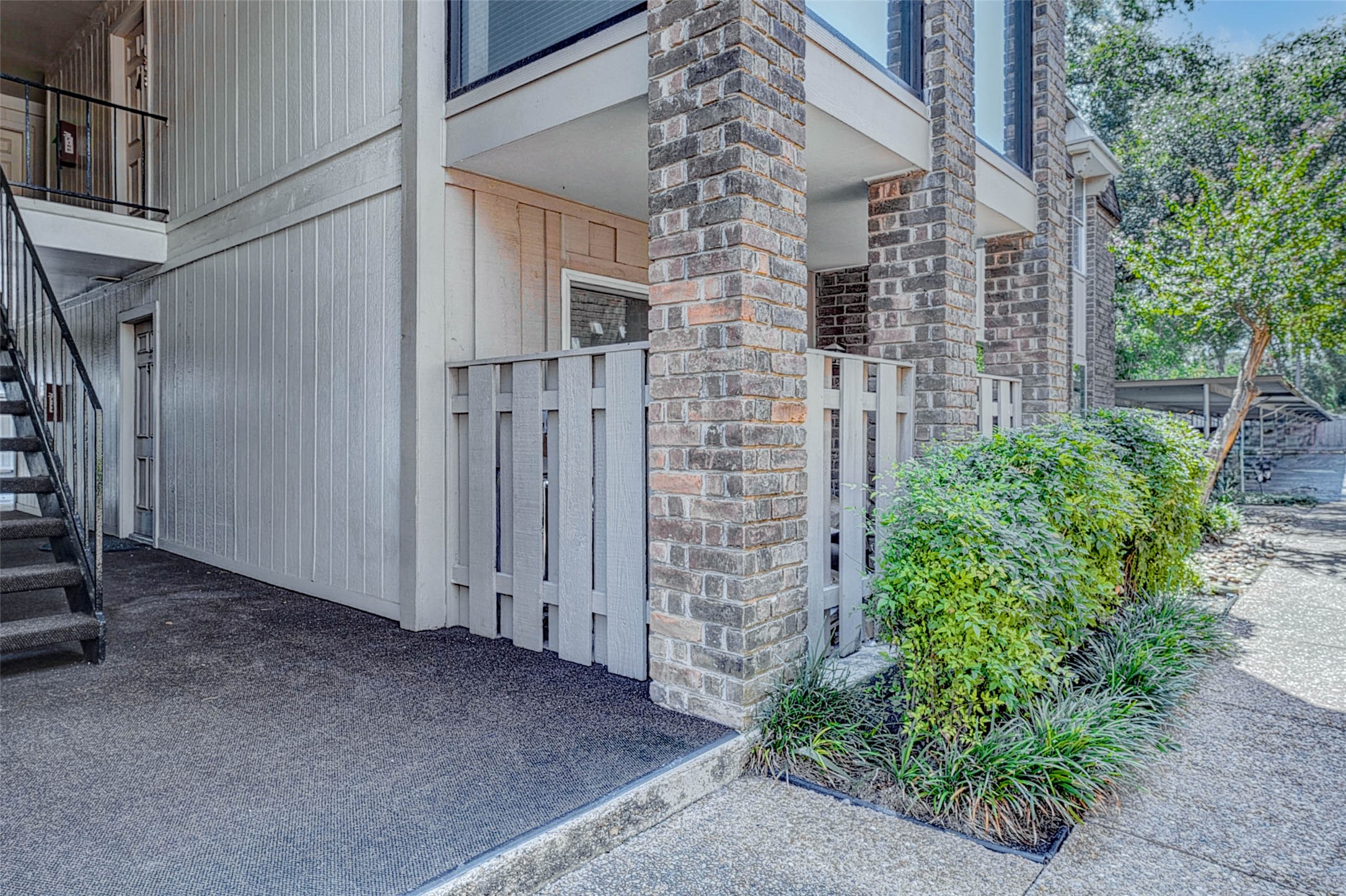 7555 Katy Freeway 55 Property Photo 4