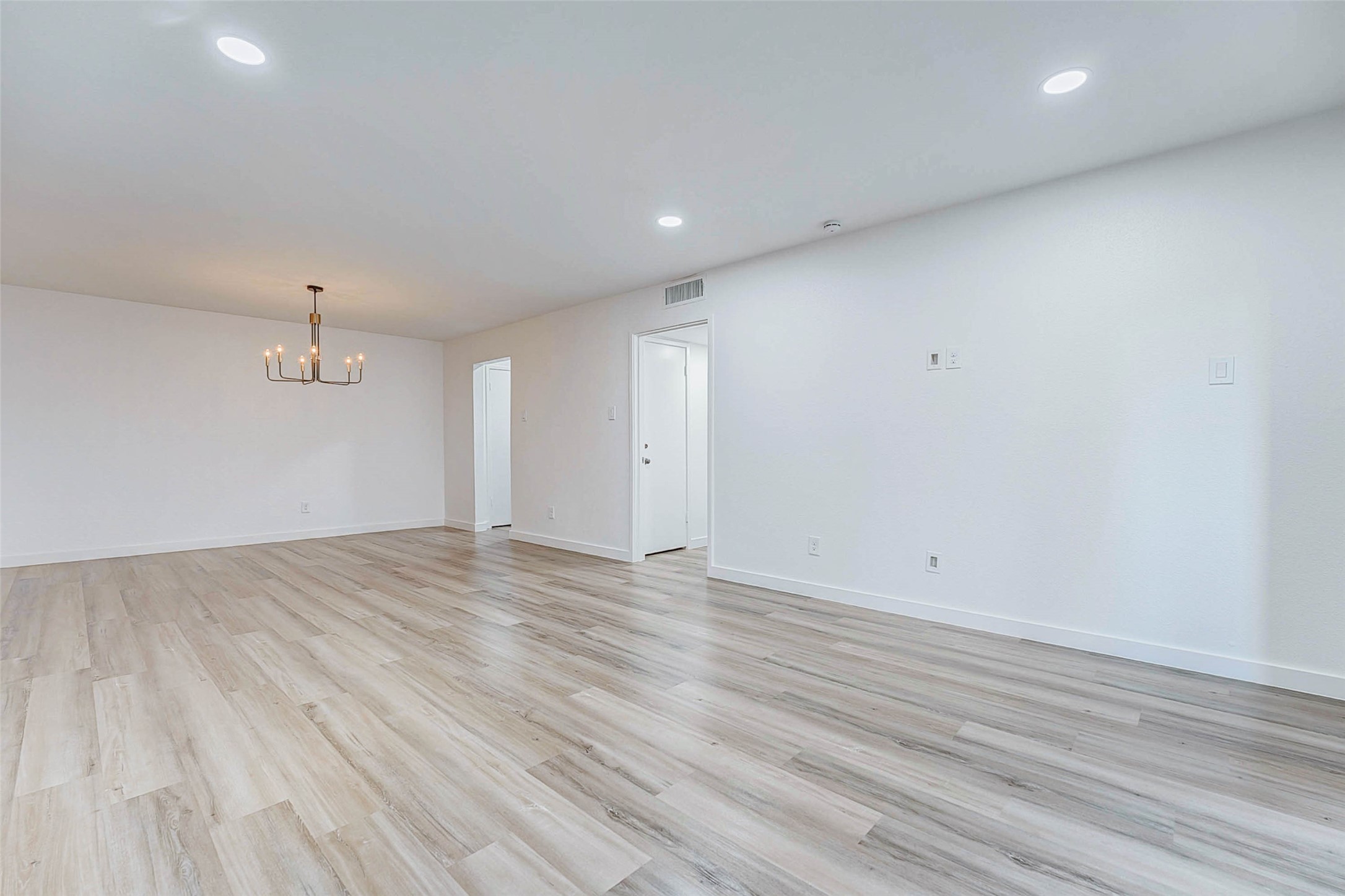 7555 Katy Freeway 55 Property Photo 9