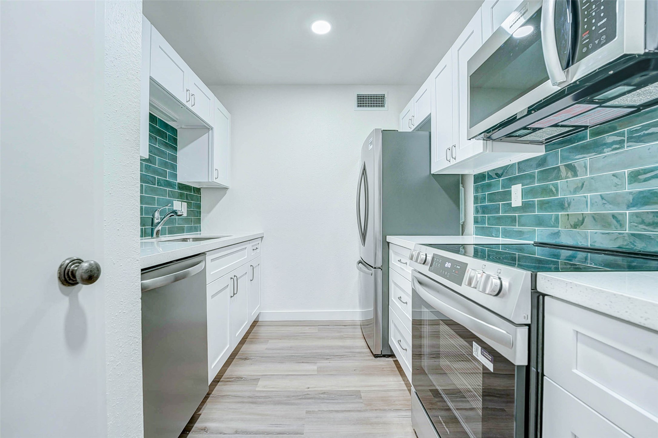 7555 Katy Freeway 55 Property Photo 12