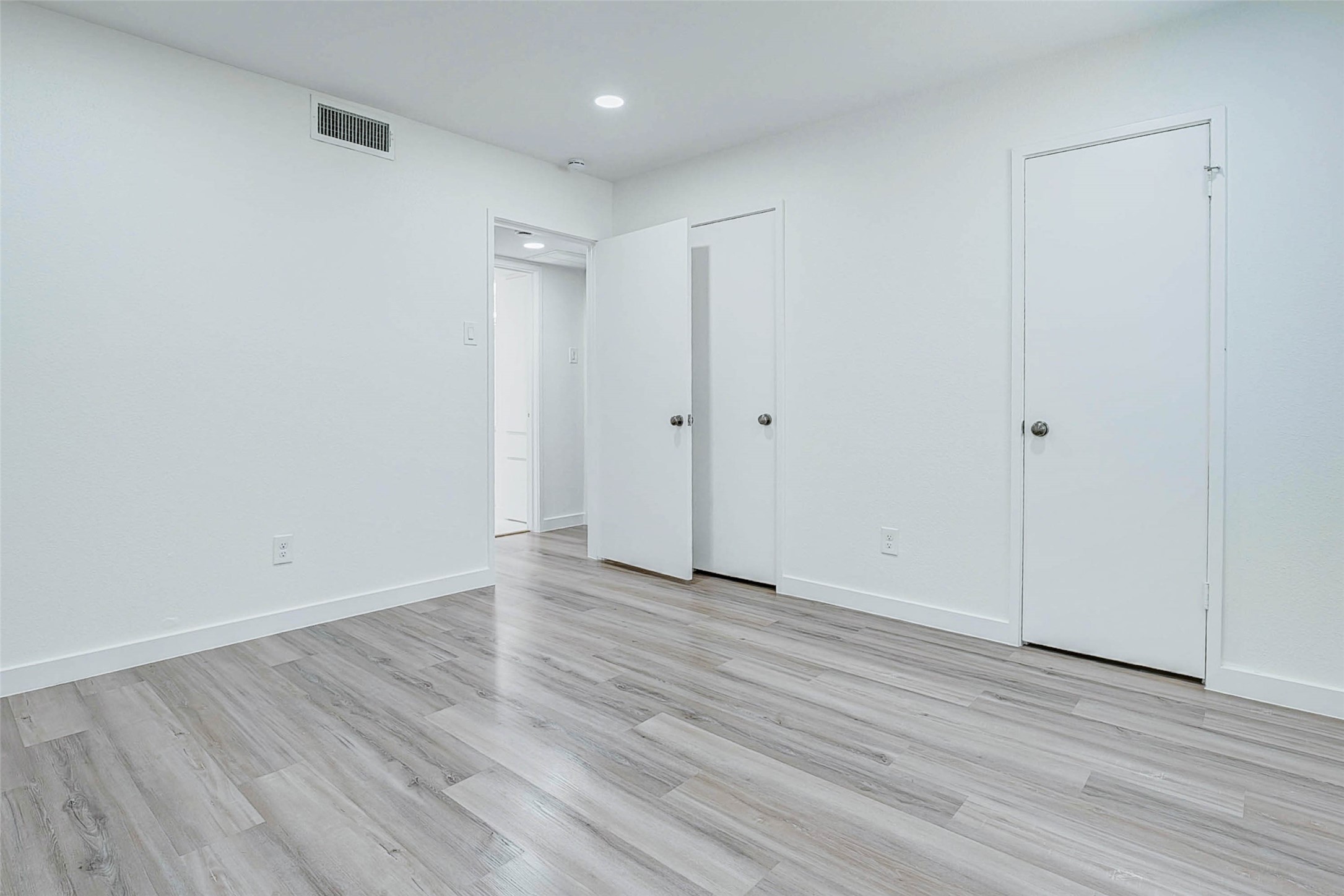 7555 Katy Freeway 55 Property Photo 17