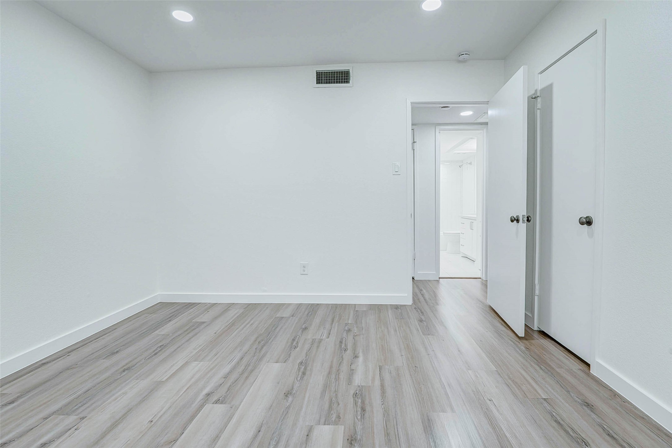 7555 Katy Freeway 55 Property Photo 18