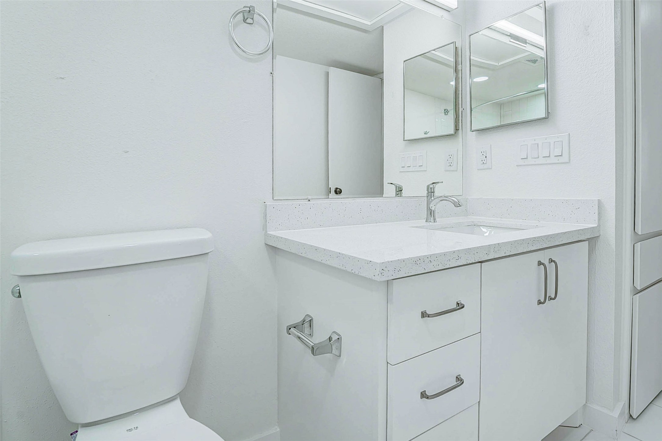 7555 Katy Freeway 55 Property Photo 20