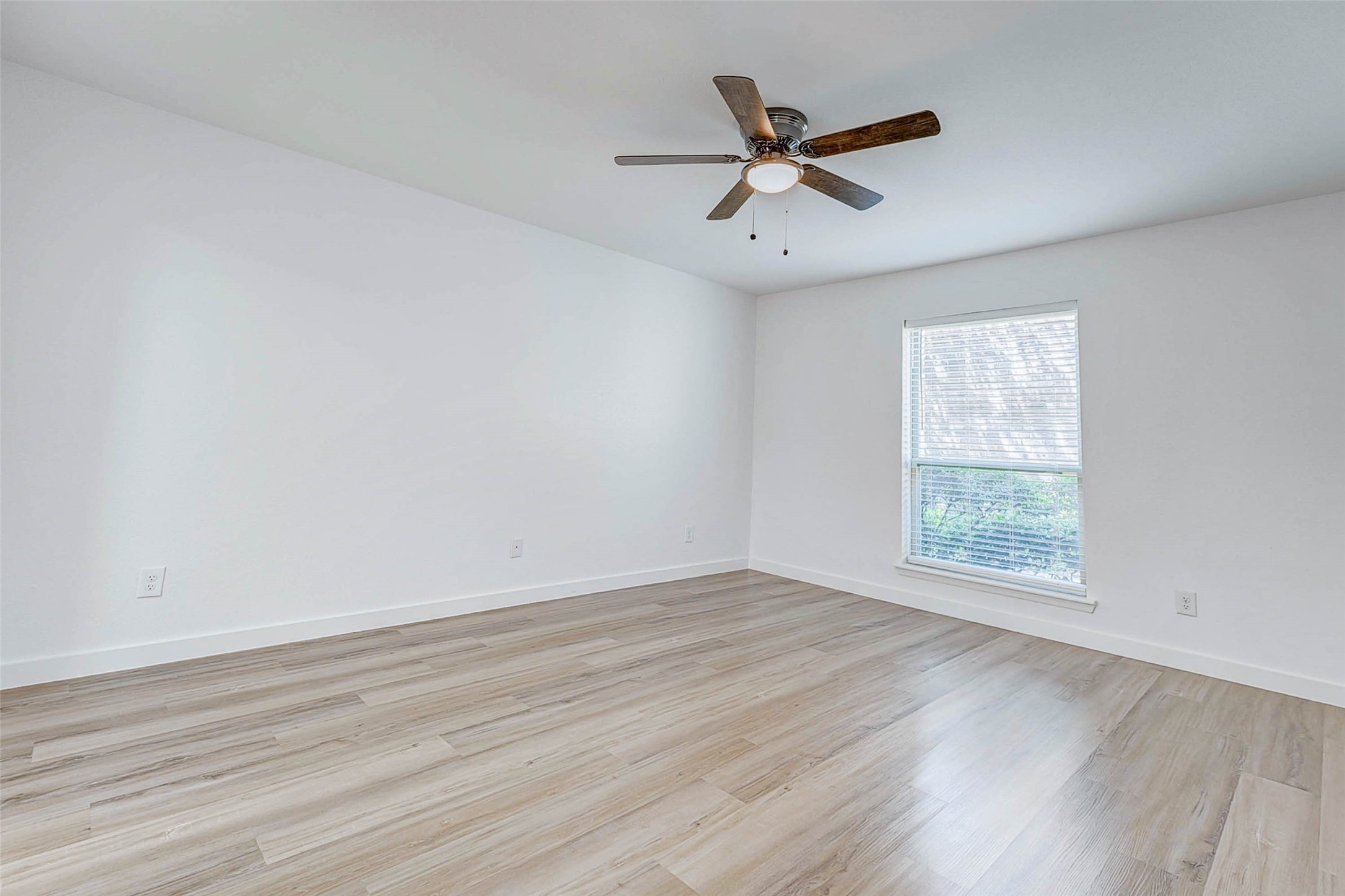 7555 Katy Freeway 55 Property Photo 22