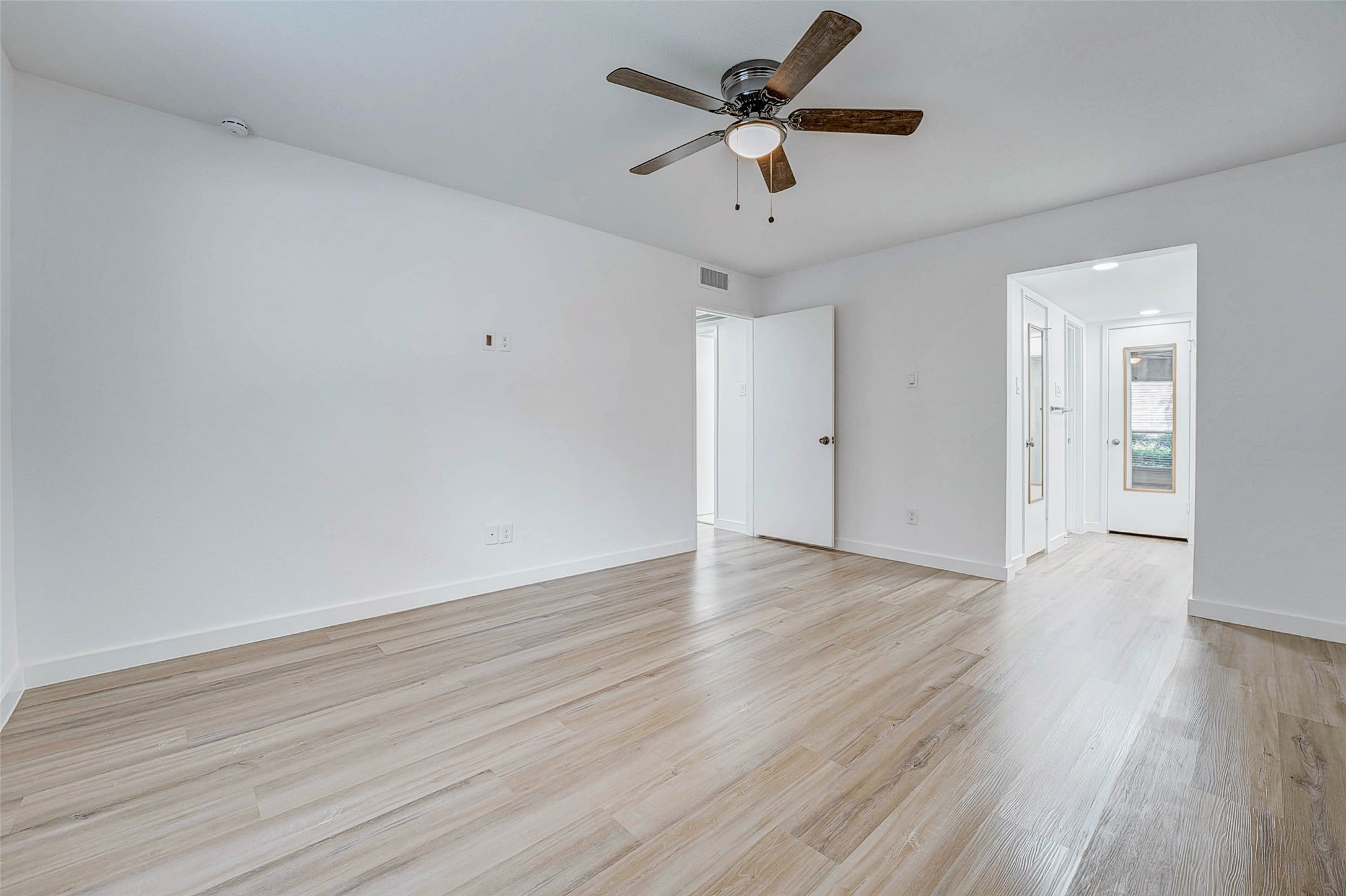 7555 Katy Freeway 55 Property Photo 23